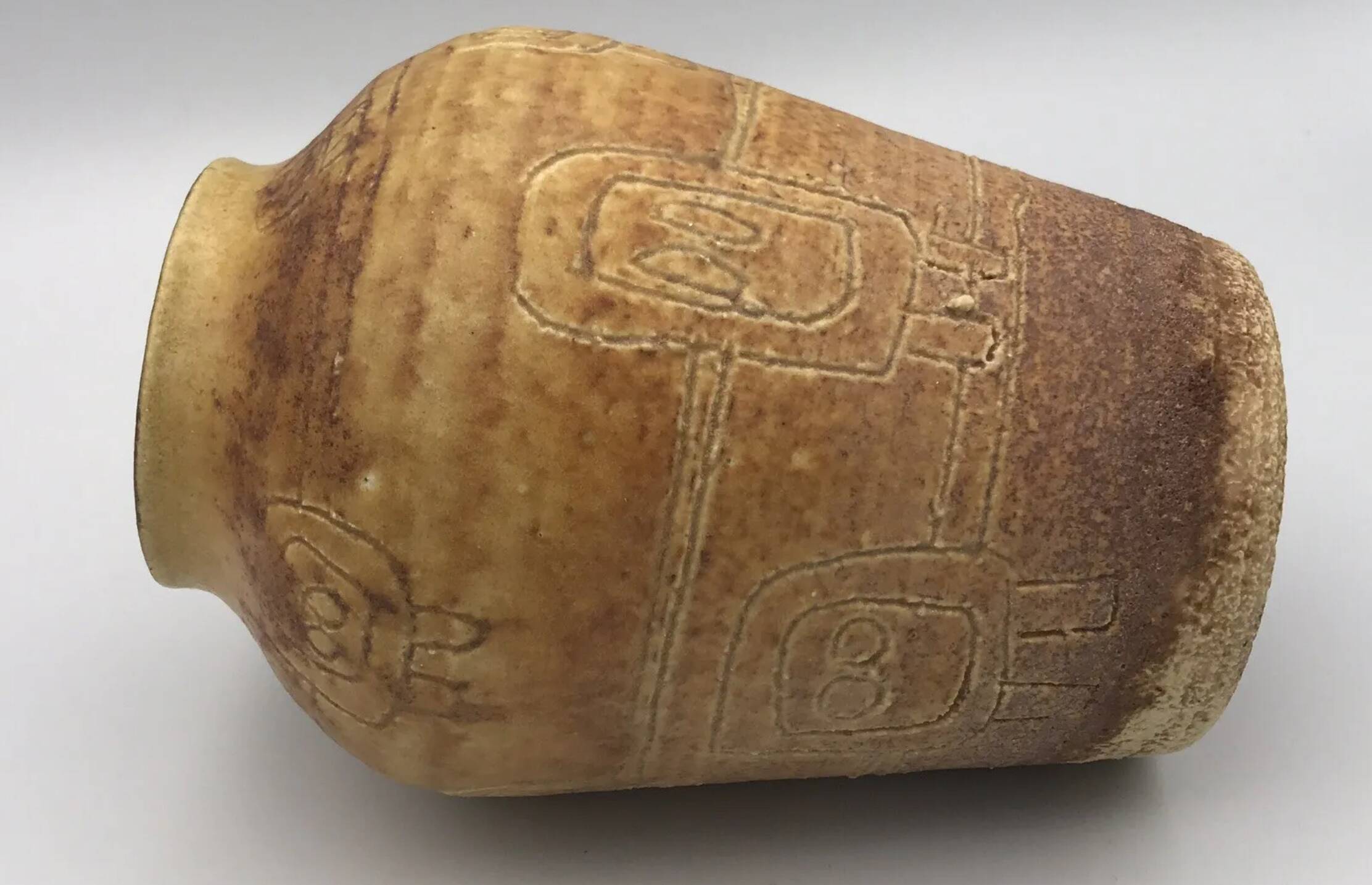 Vase vintage en céramique d’accolay, art brutaliste, signé hubert guy