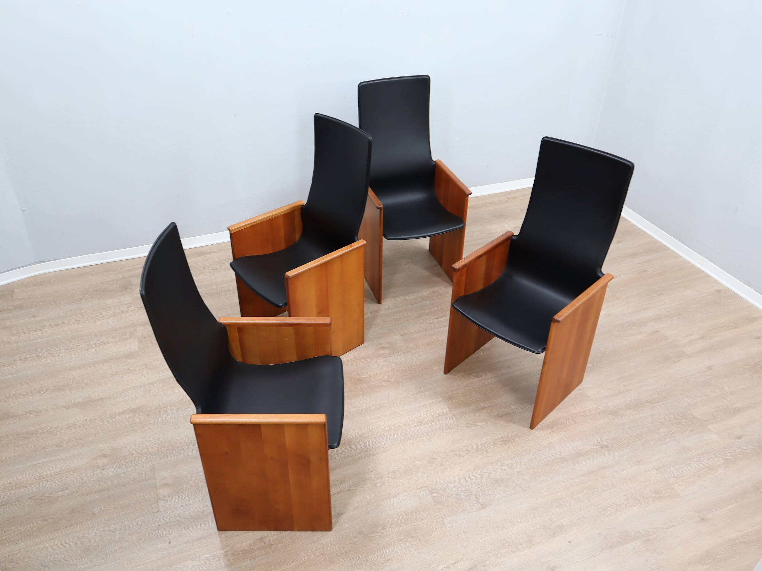 Set of 4 Segesta walnut and black letaher chairs Stildomus 1970s