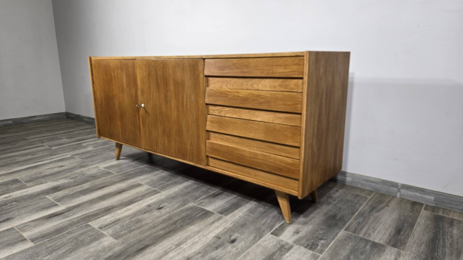 Buffet de Jiri Jiroutek pour Interior Prague, années 1960