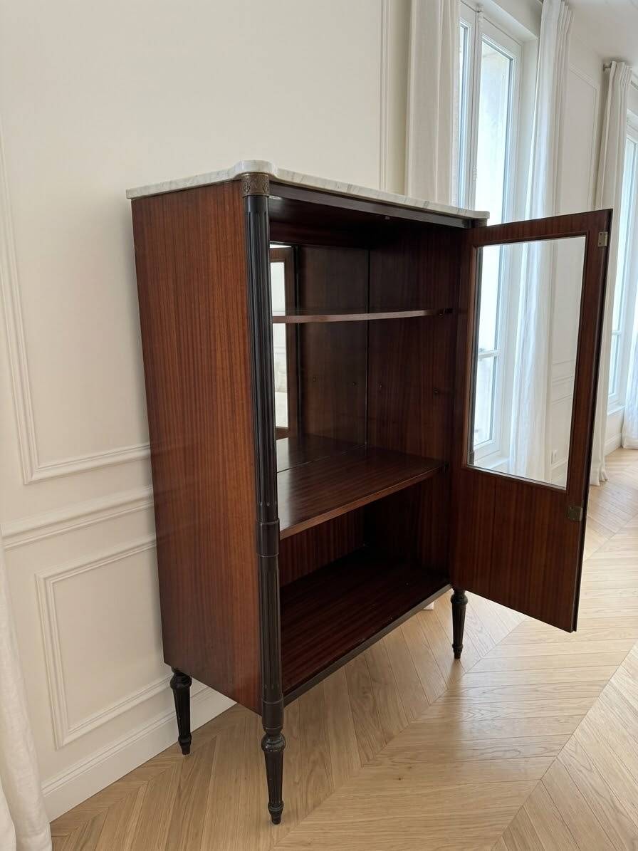 Louis XVI style cabinet/display case in very good condition.