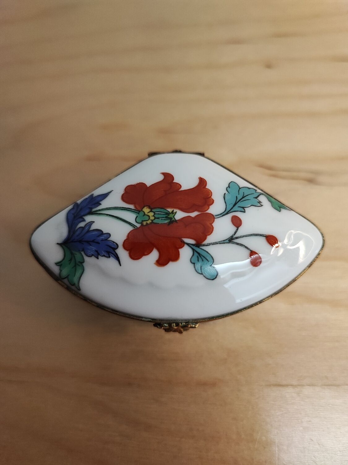 Paris porcelain pill box