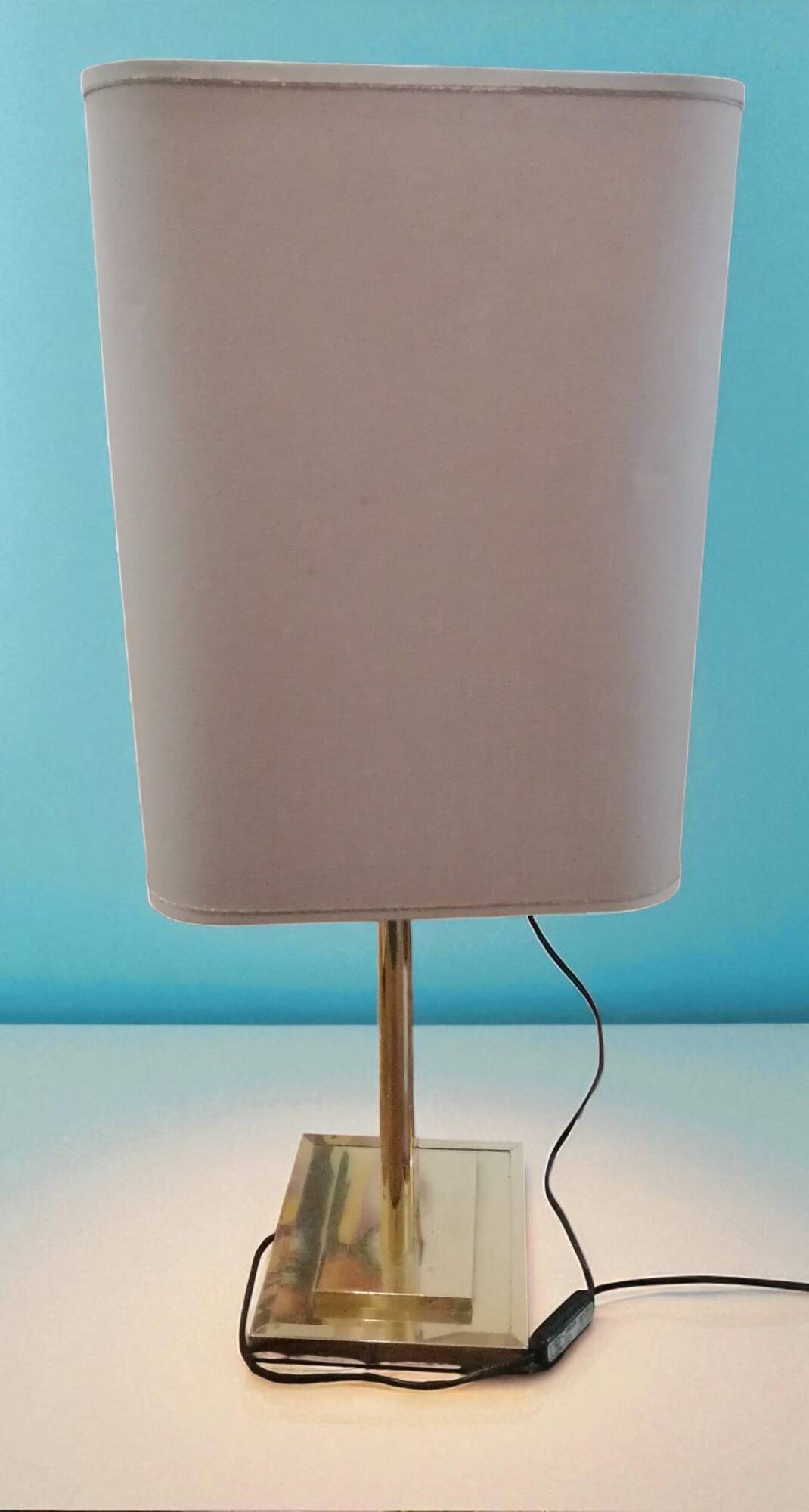 Vintage / art deco / 1950s brass table lamp.