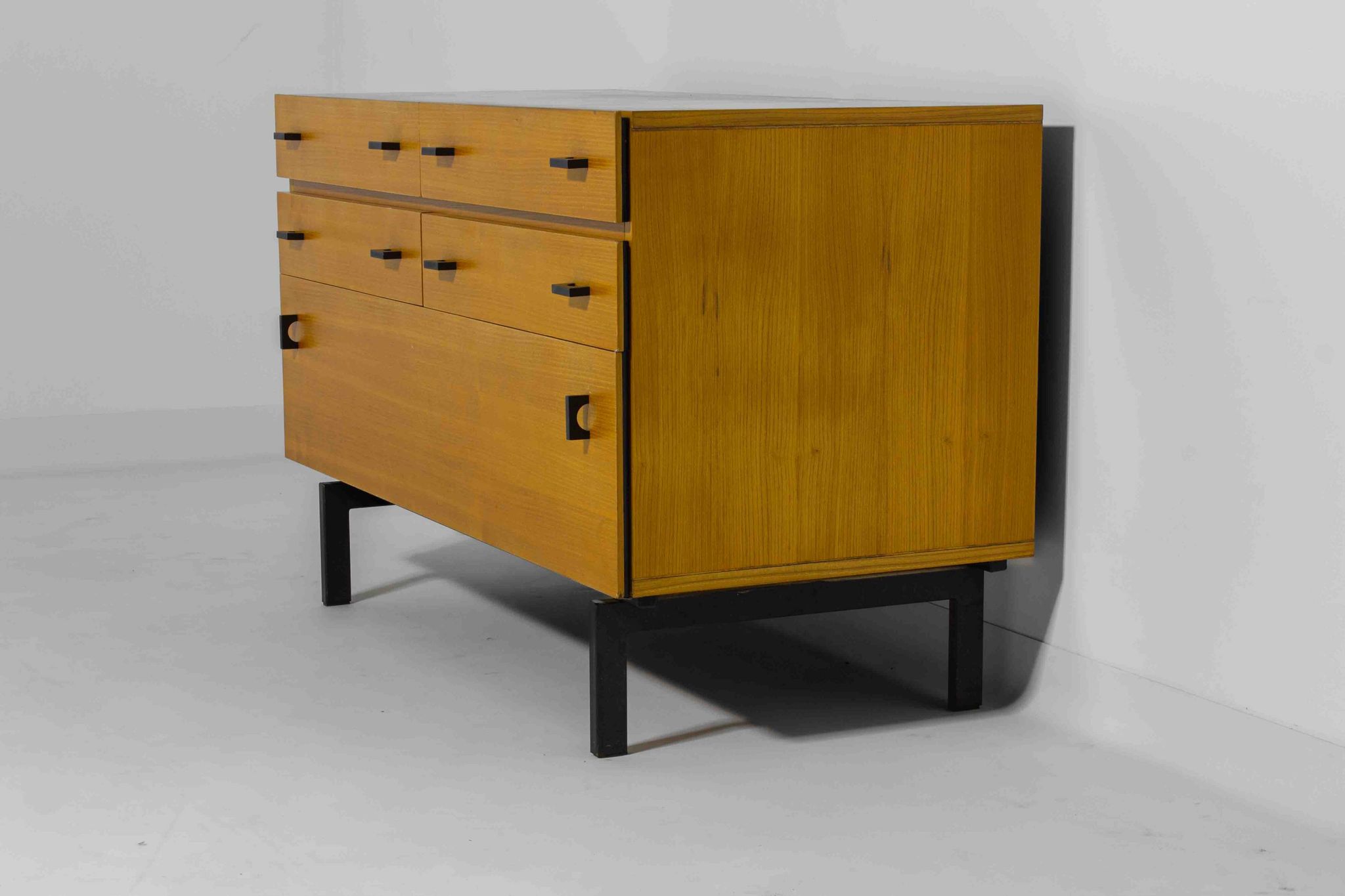 Chest of drawers in beech wood by Roger de Winter, 1960s Belgium