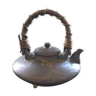 Chinese teapot with rattan handle
