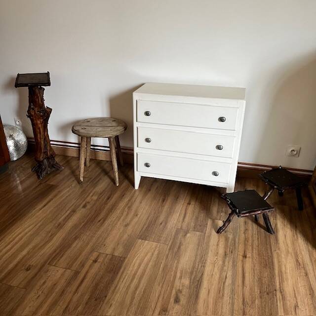 White chest of drawers