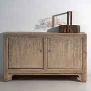 Buffet bas ancien en orme à deux portes – Chine, vers 1950