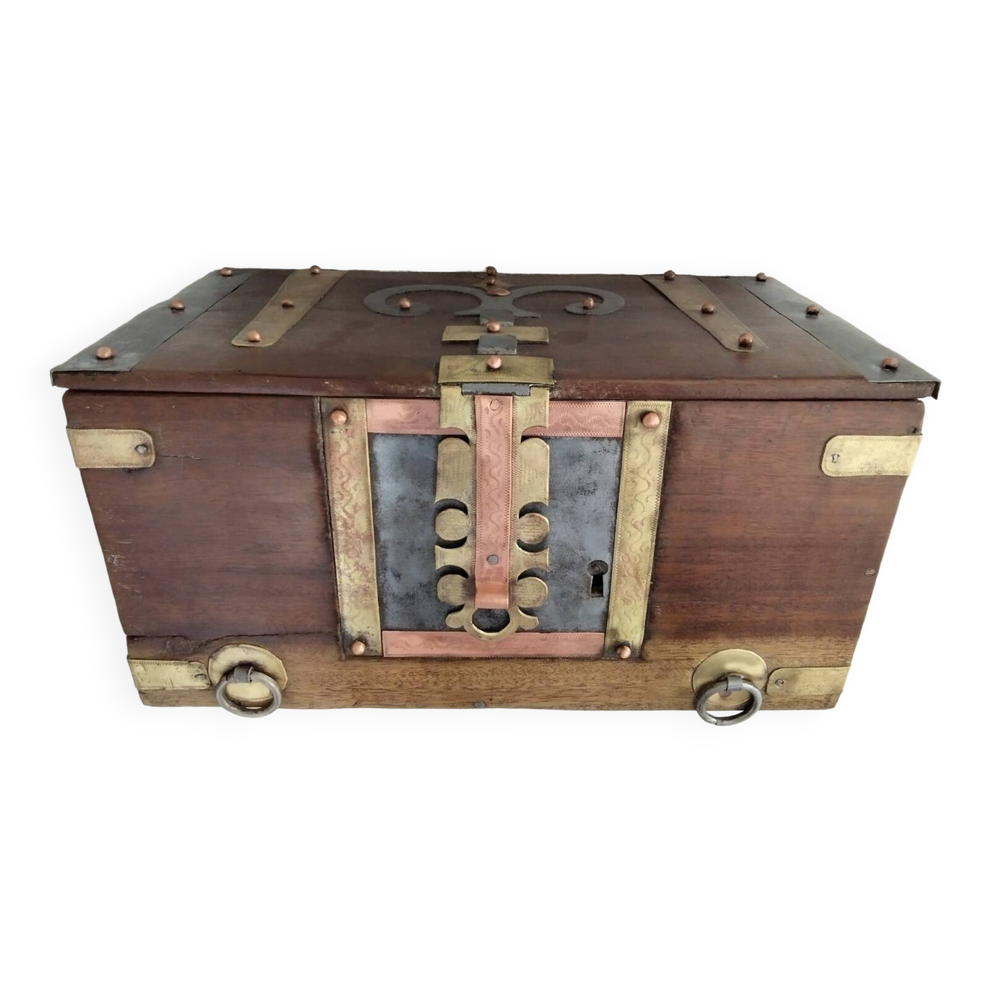 Coffre de voyage Mauritanien "Sanduq" ornements cuivre et fer fin XIXe