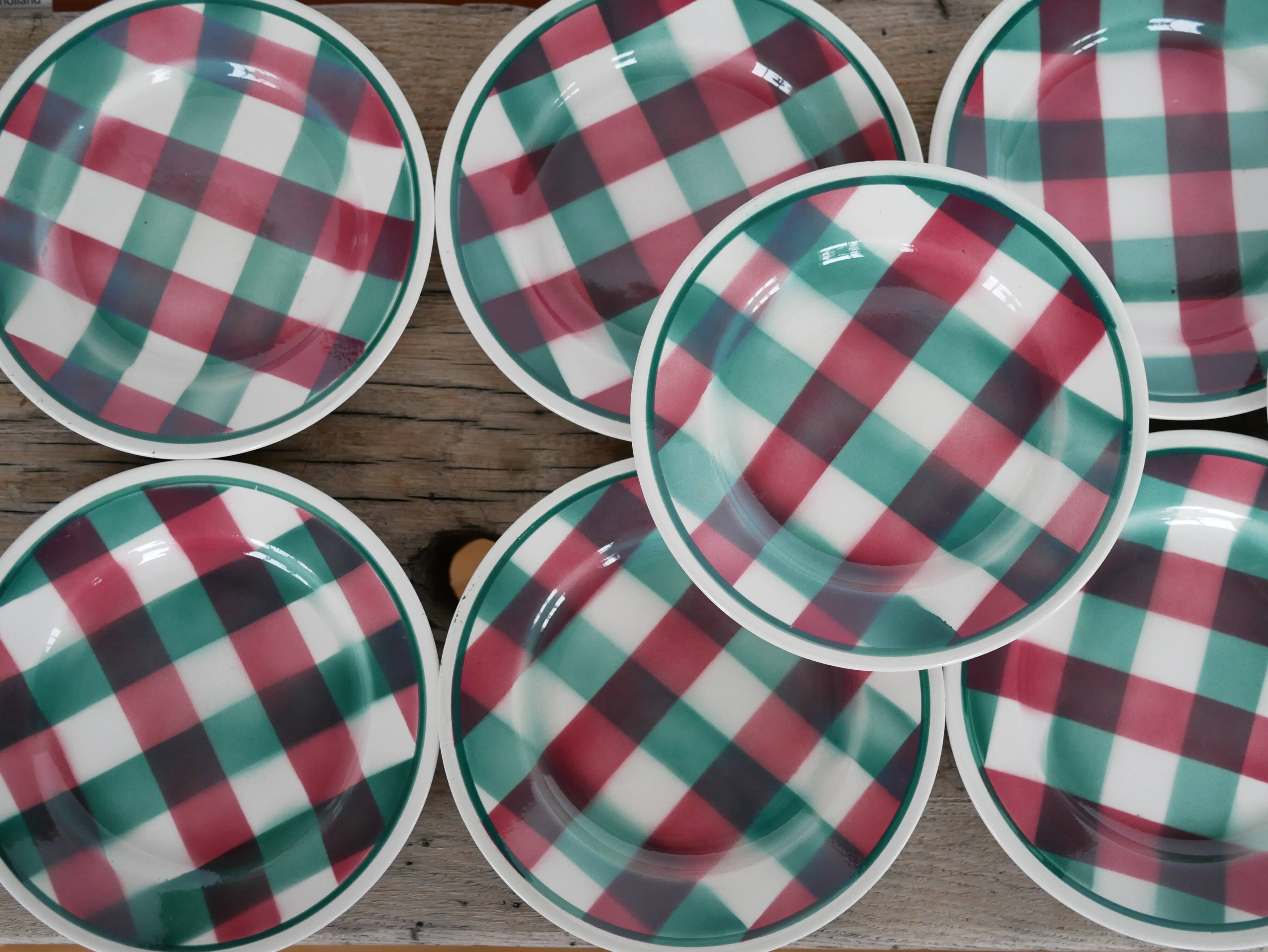 Série de 12 assiettes à dessert vintage en céramique par la Faïencerie Nouvelle, Givors France