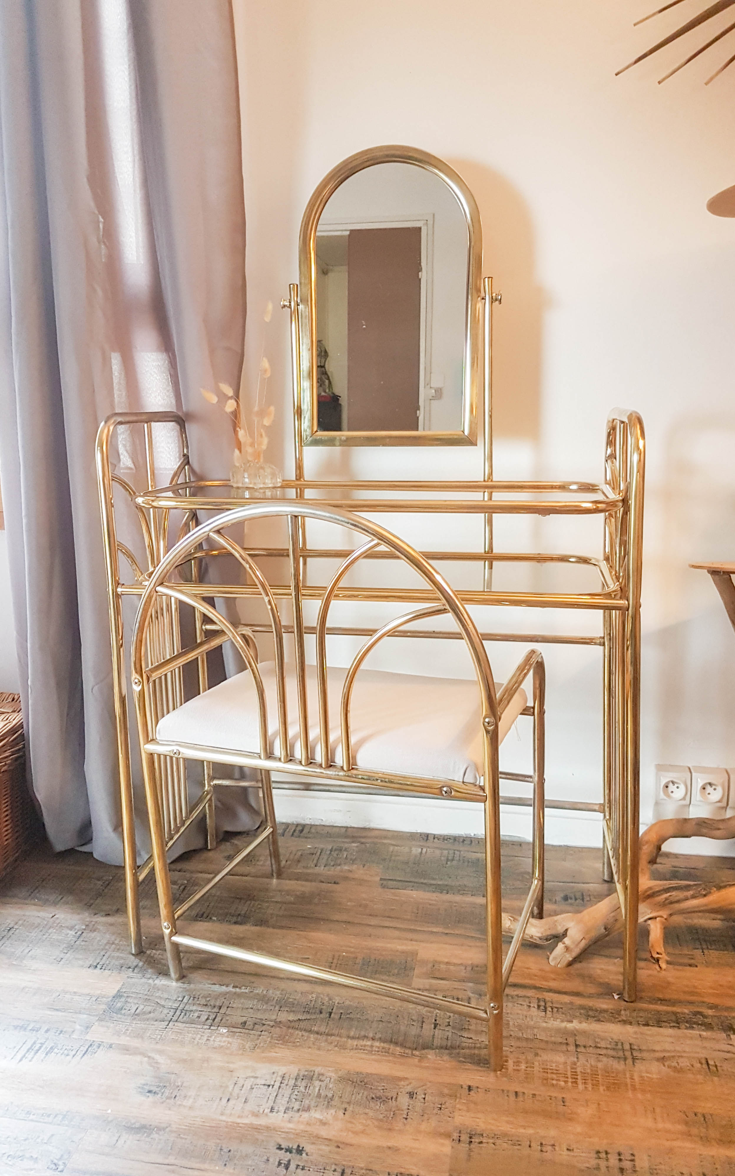 Mid century vintage art deco gold hairdresser
