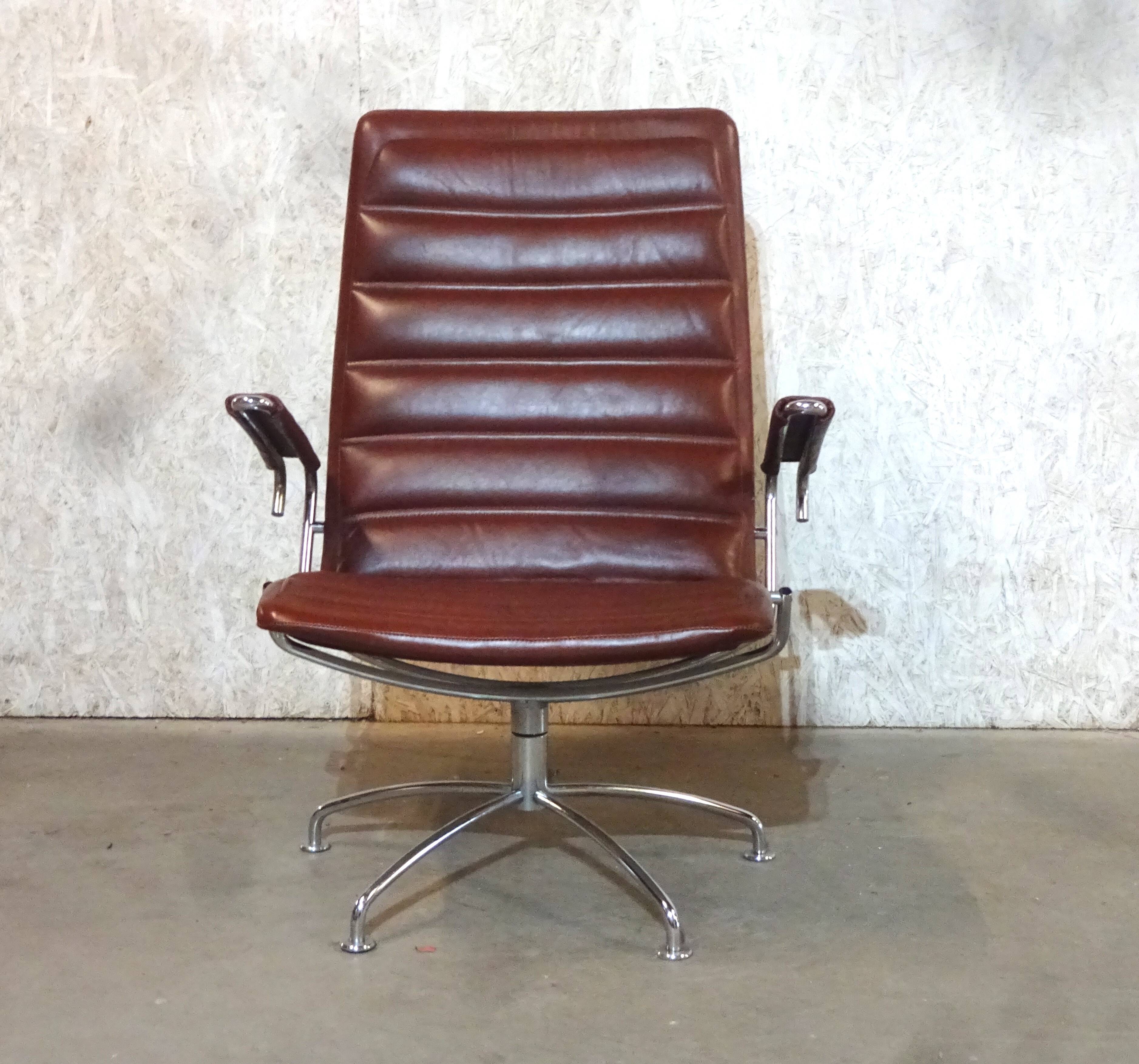 Copenhagen Airport Chair Model SAS Series by Jens Amundsen for Fritz Hansen