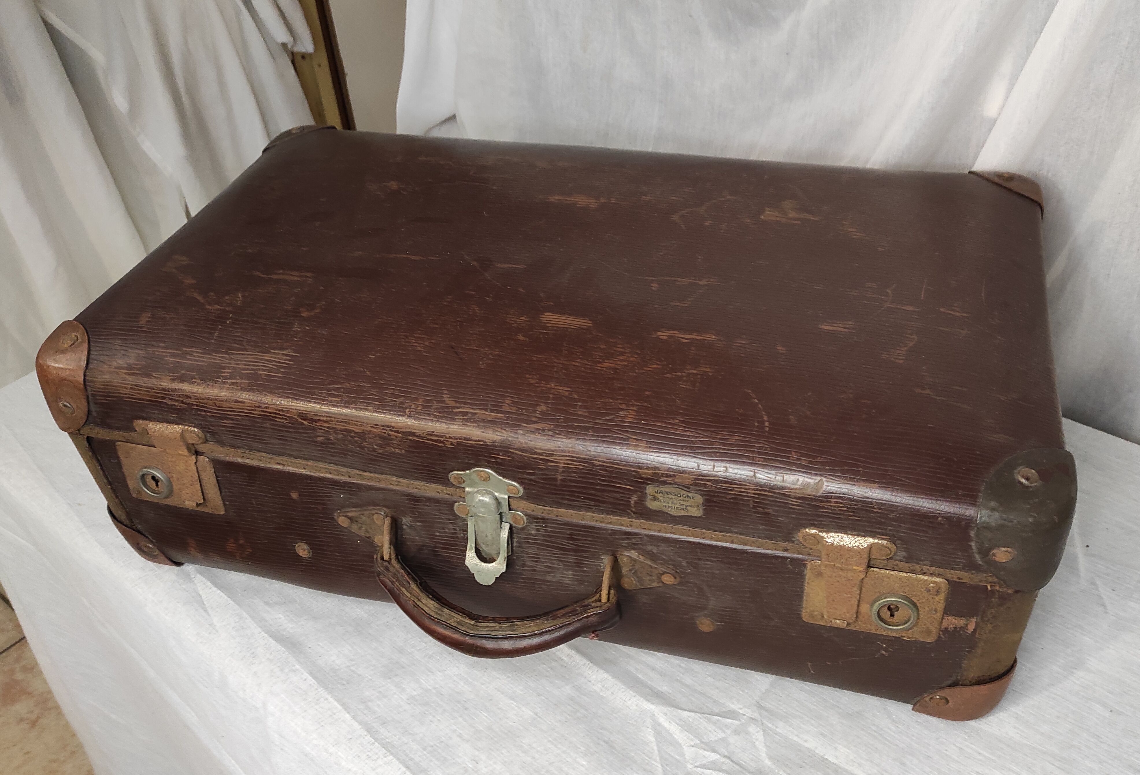 Old suitcase 40s / 50s