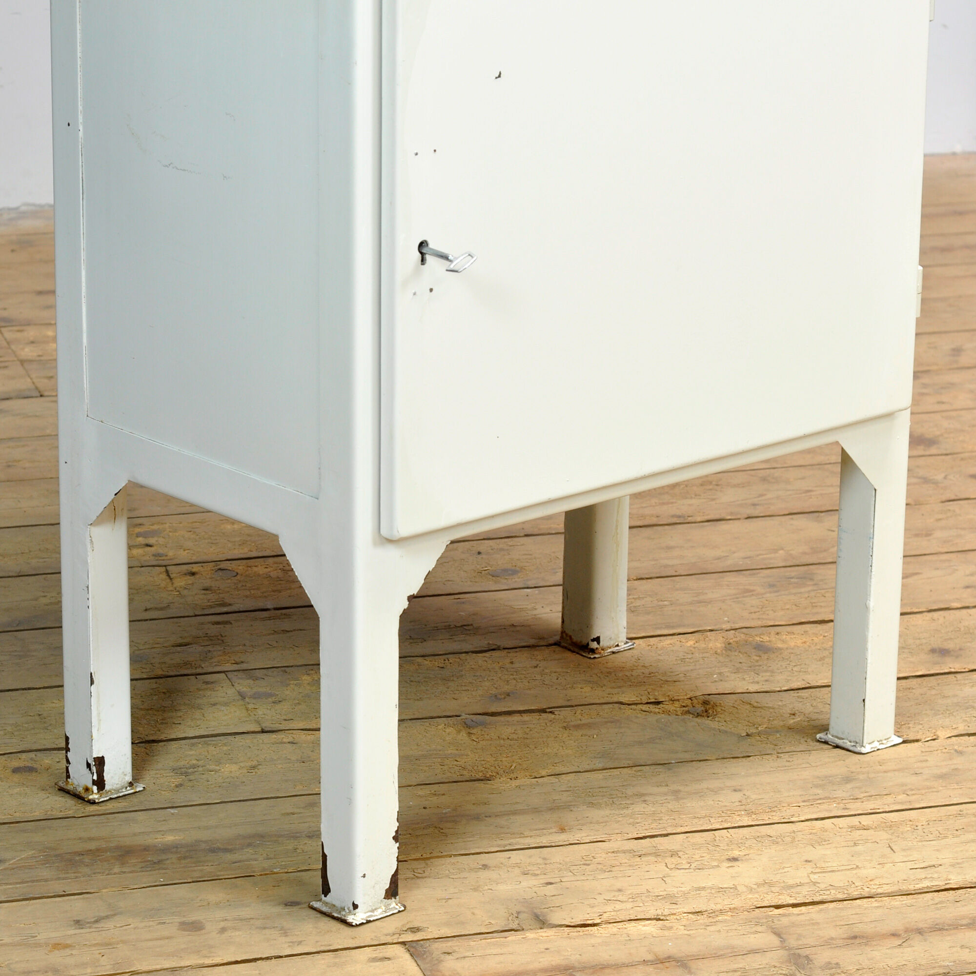 Vintage medicine cabinet, 1970s