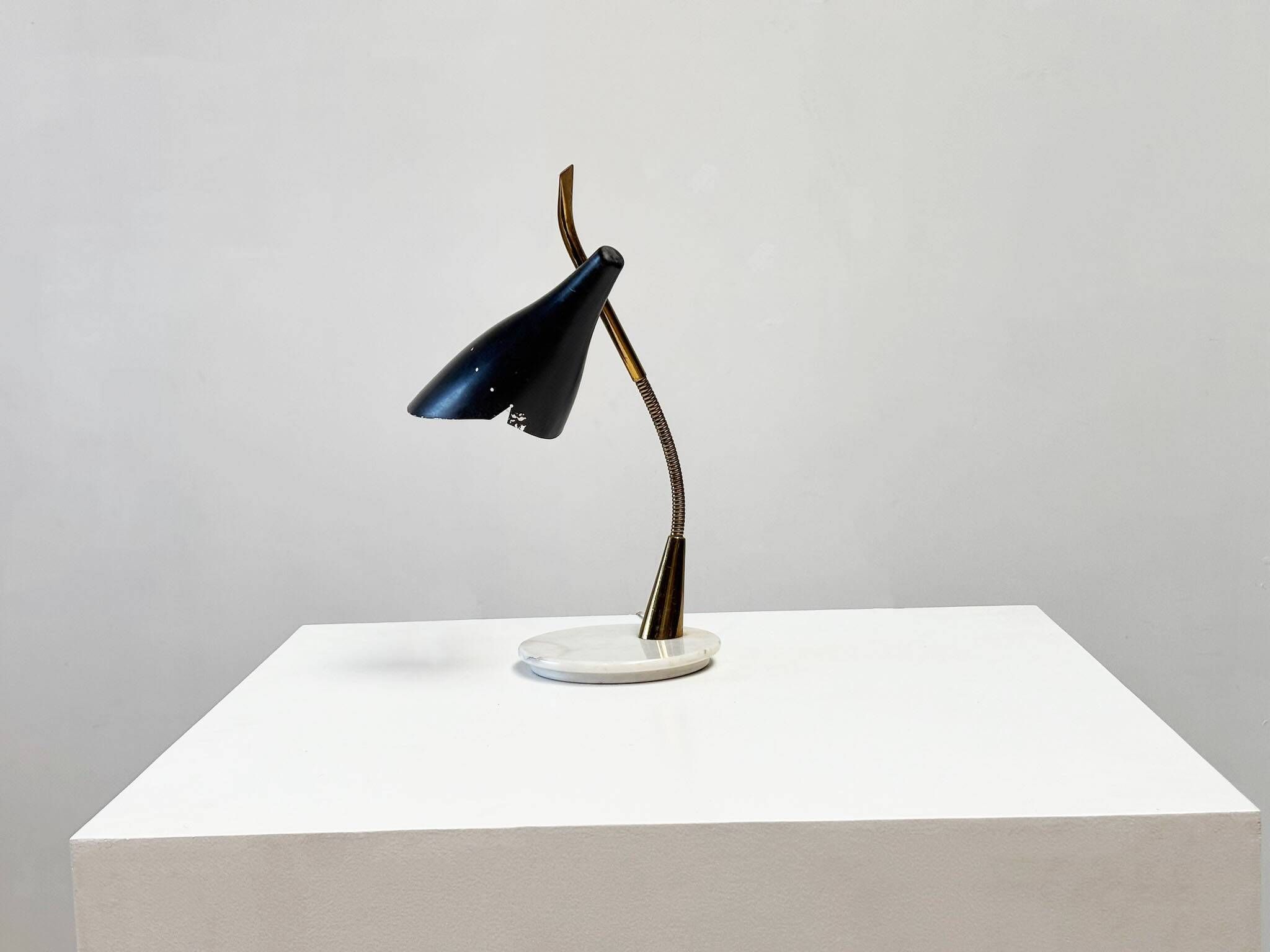 Lampe de table italienne par Oscar Torlasco pour Lumi
