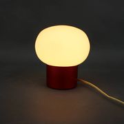 Lampe de table en verre opalin Burgundy Red de l'ère spatiale des années 1970