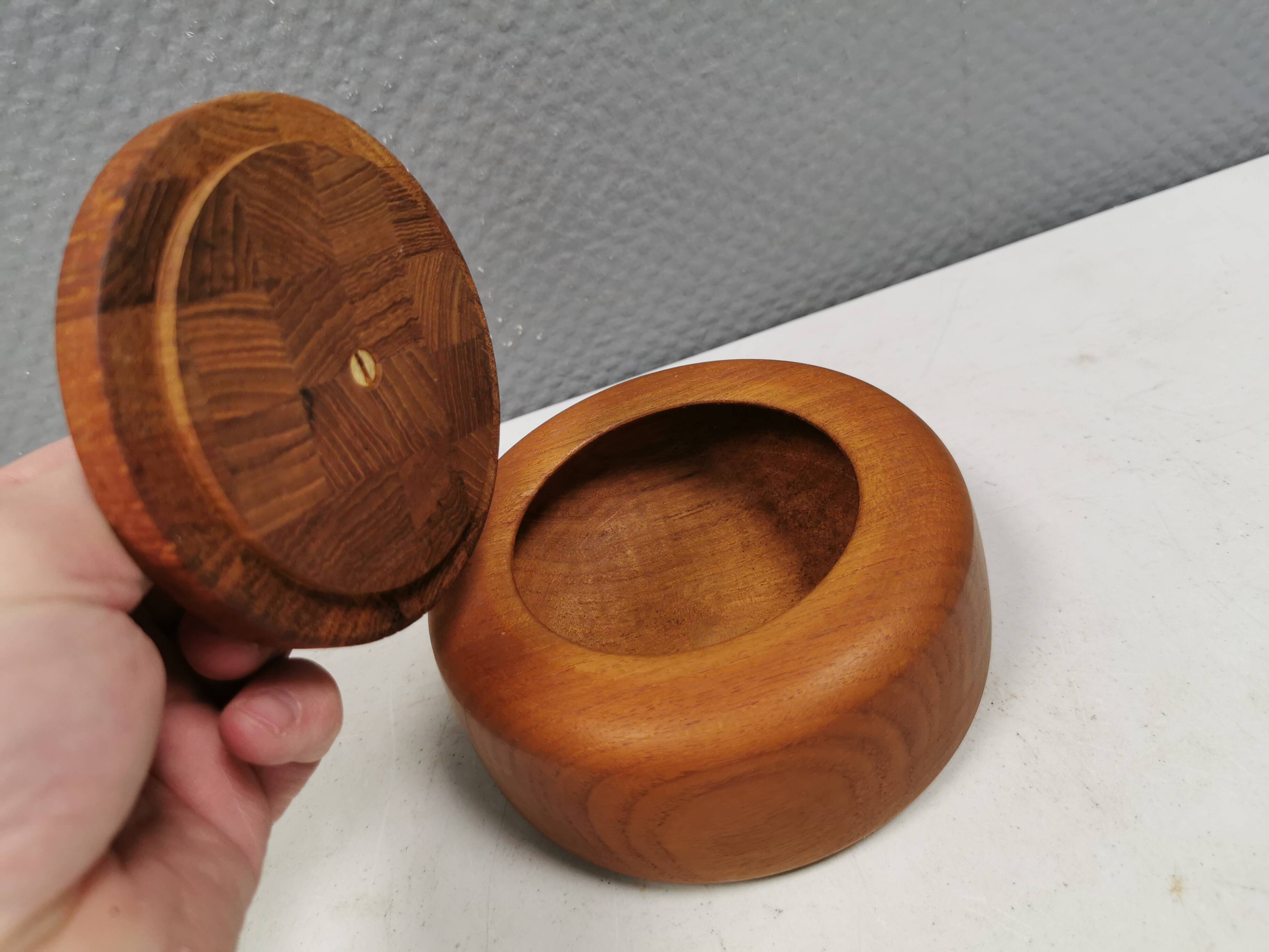 Very beautiful tobacco jar in teak wood with lid of stick-glued teak wood.