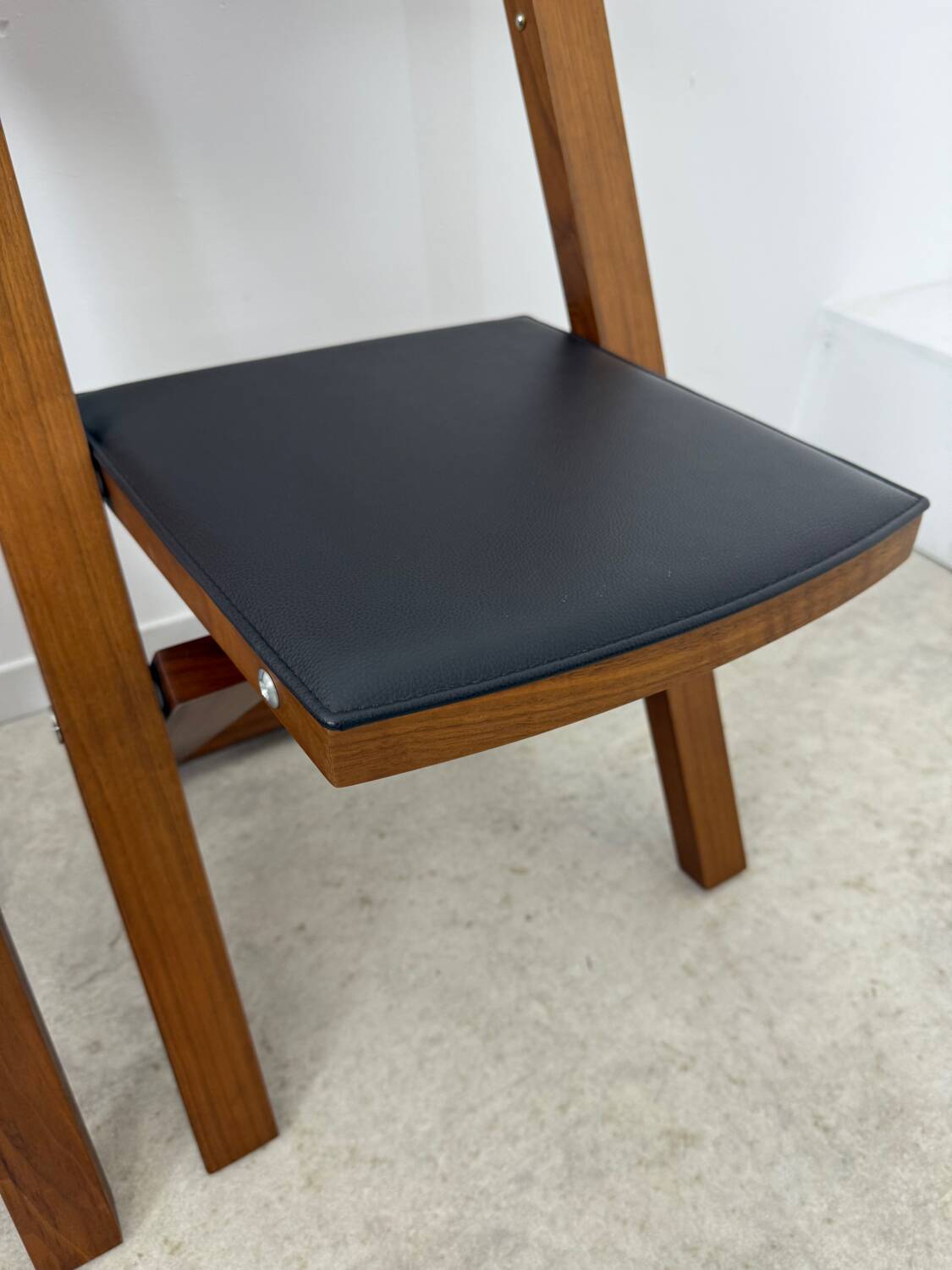 2 old folding chairs in wood and leather, postmodern design from the 80s vintage