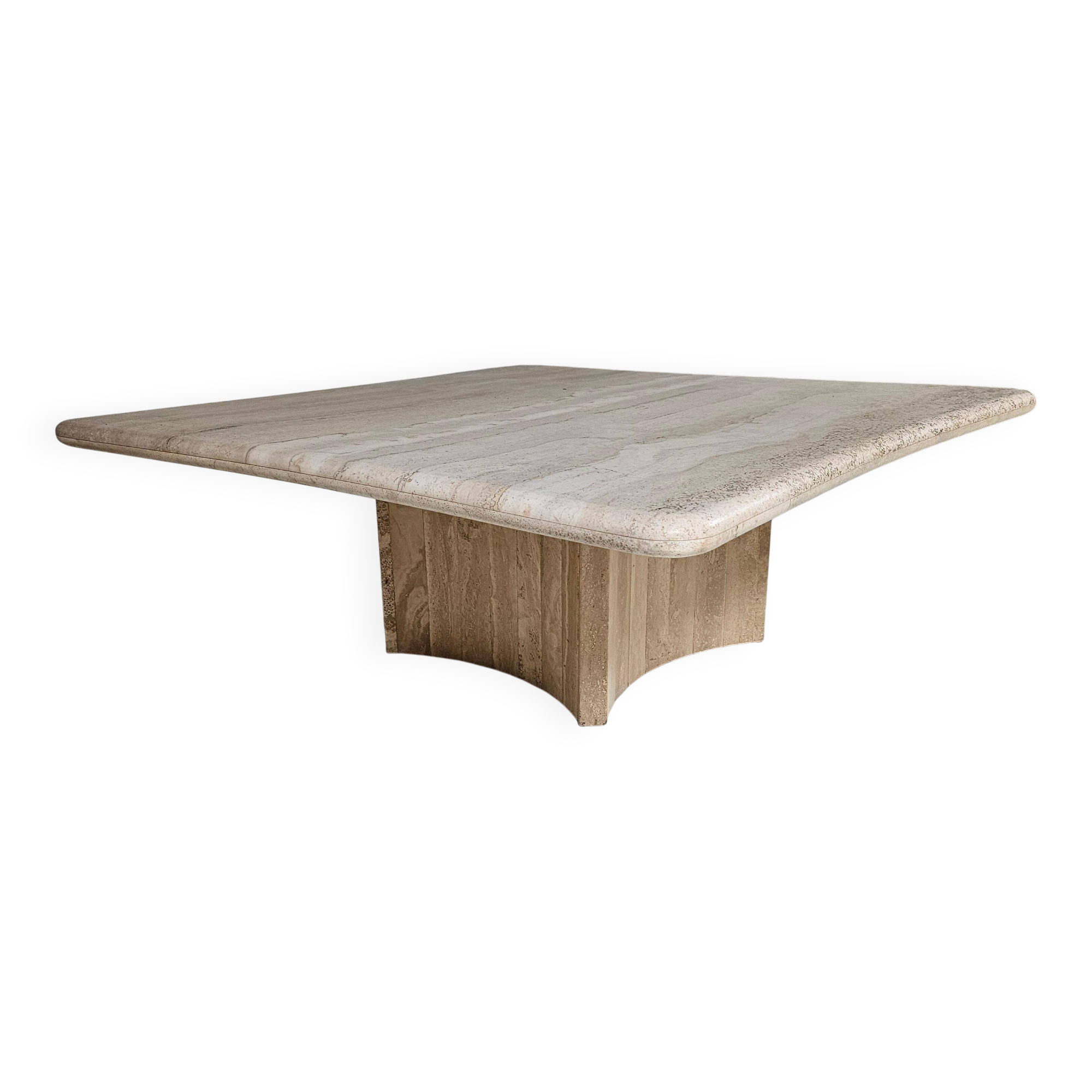Sculptural coffee table in Italian travertine from the 1970s.