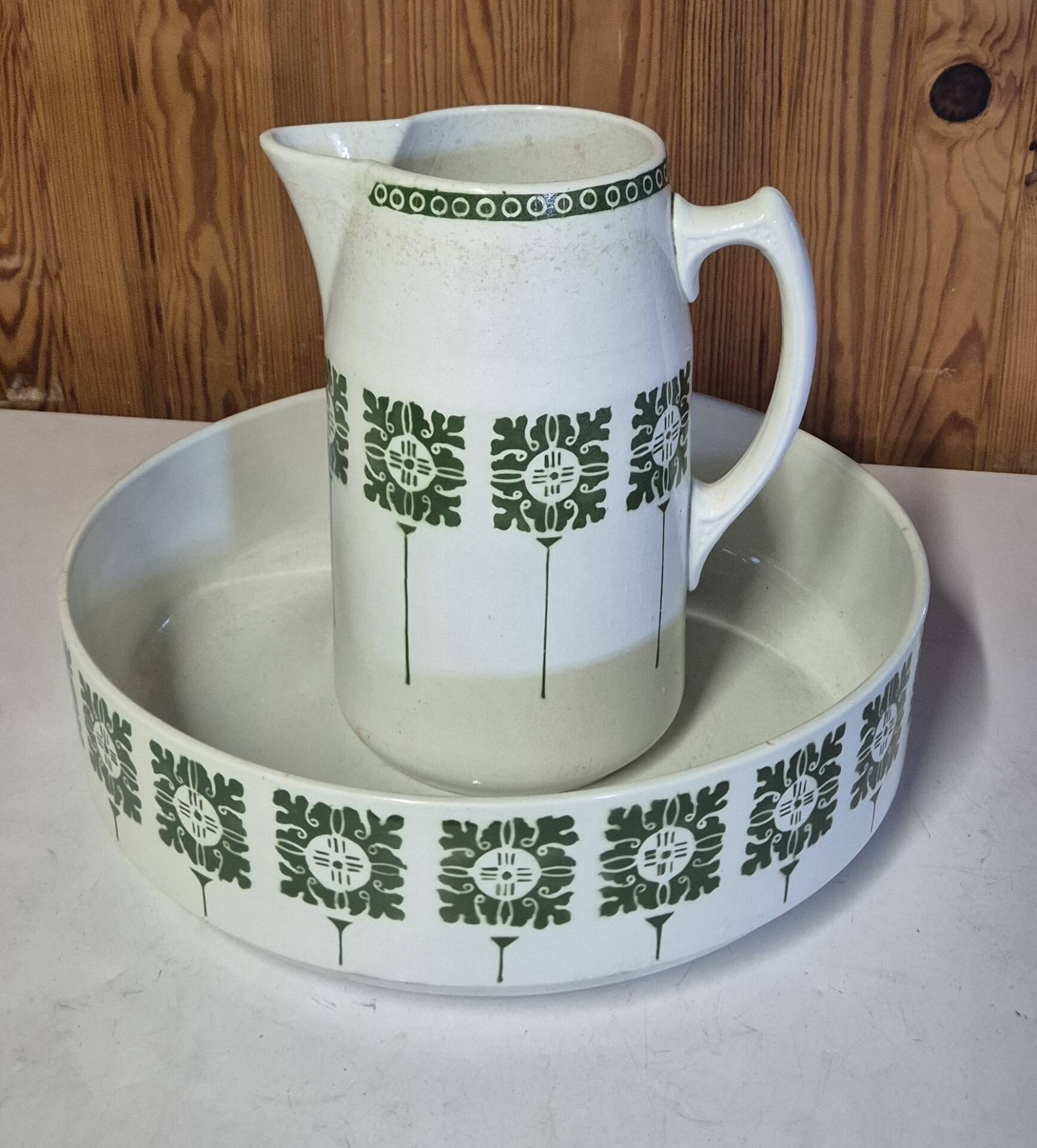Basin and bowl Badonviller model Sofia white ceramic with green patterns.