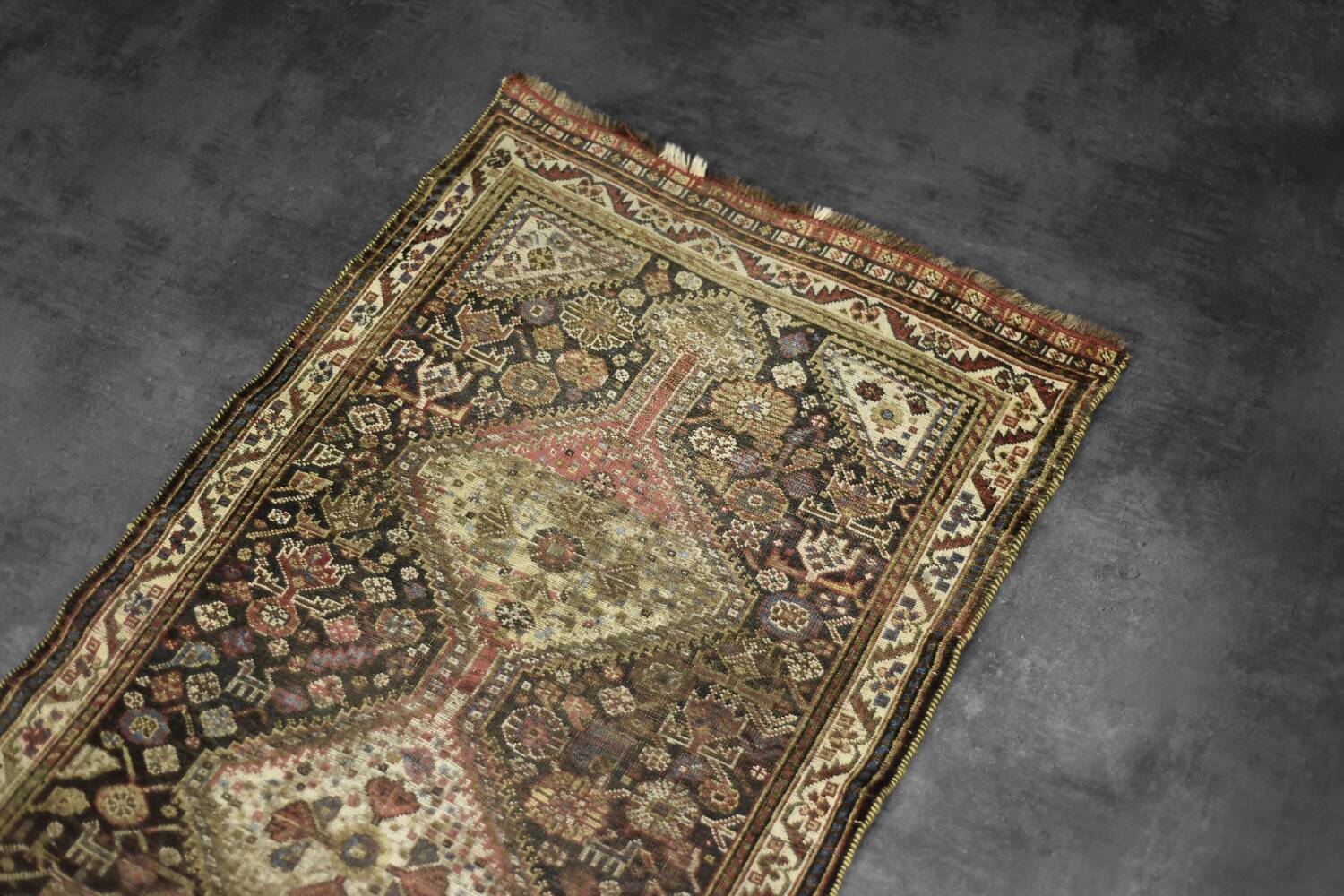Handwoven oriental Qashqai nomadic rug, 1920s