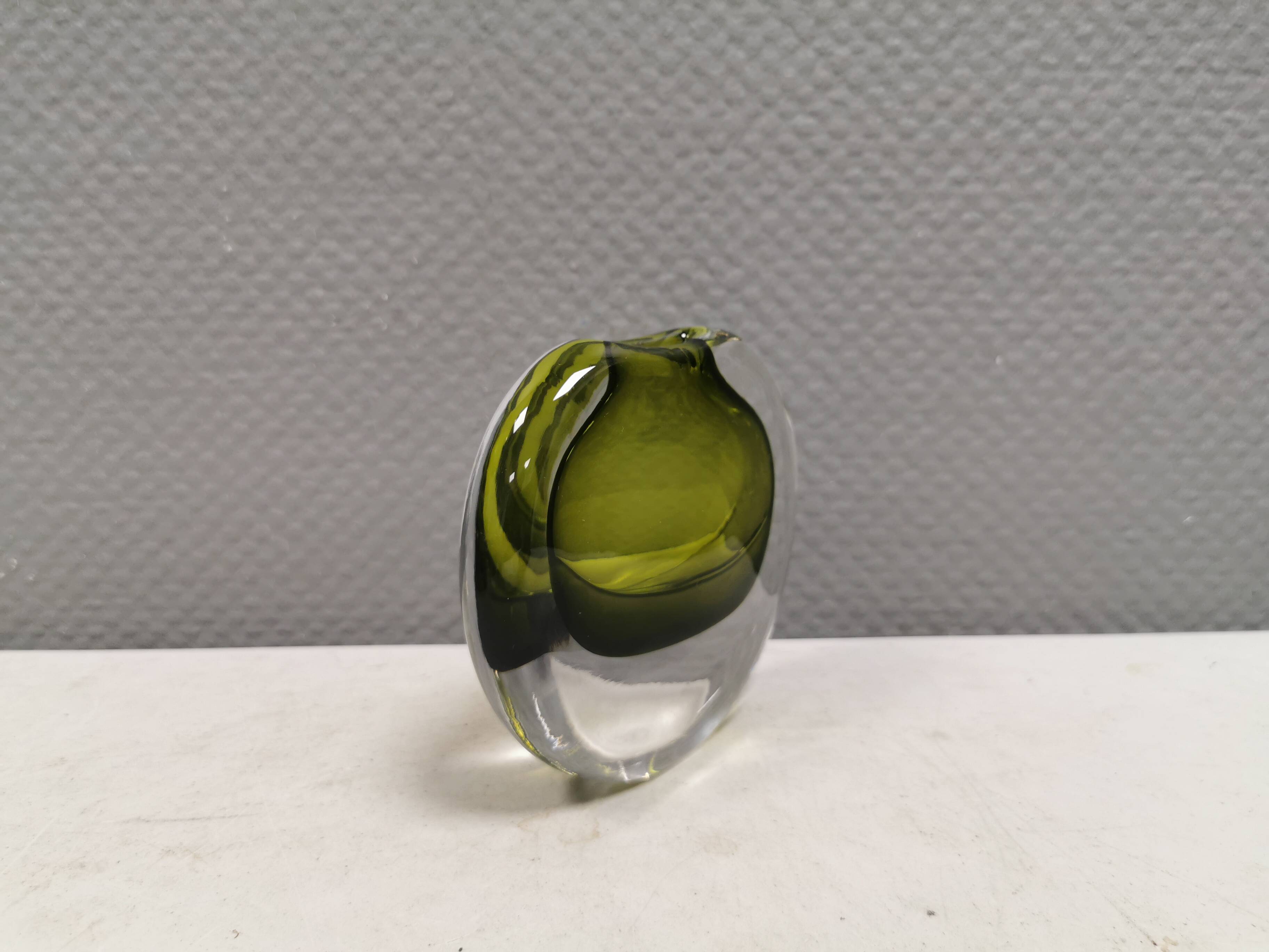 An exceptionally beautiful vase crafted using the ‘Sommerso’ technique.
