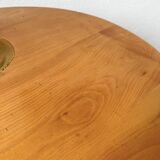 Tables basses en orme formant une goutte