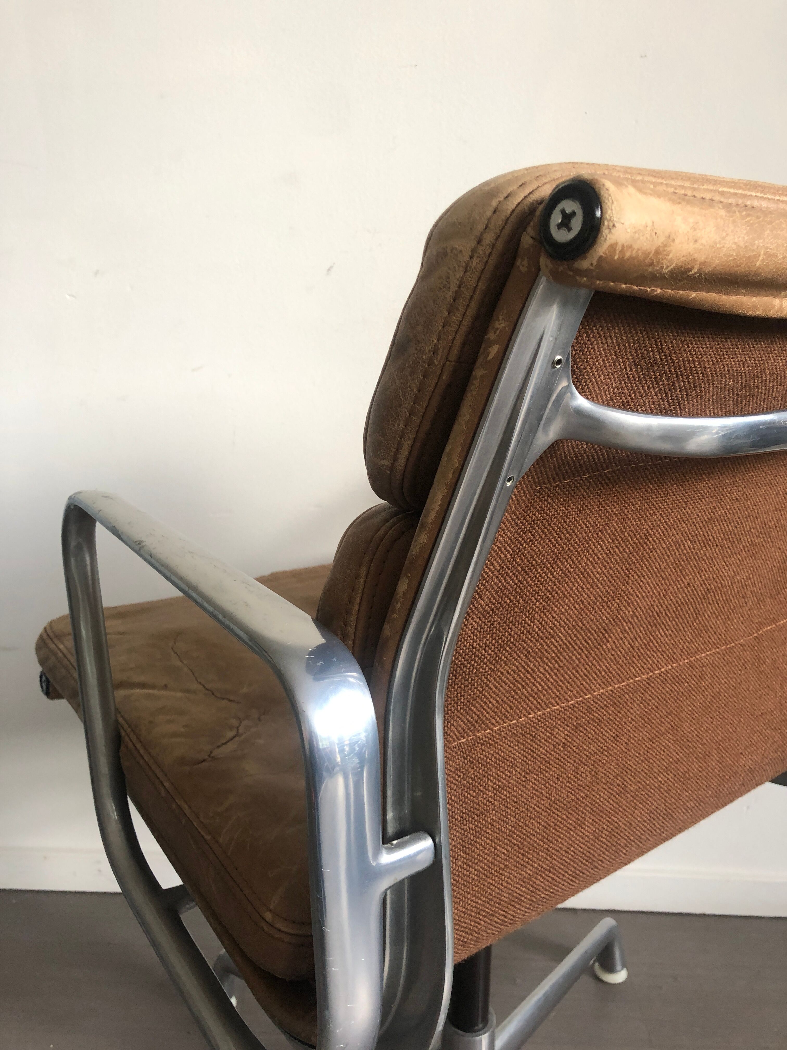 EA208 Soft Pad chair for Herman Miller 1970's