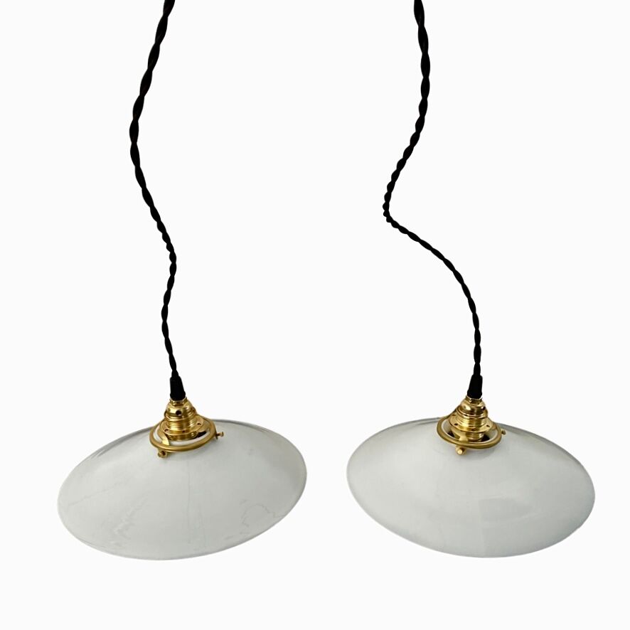 Set of two white opaline hanging lamps