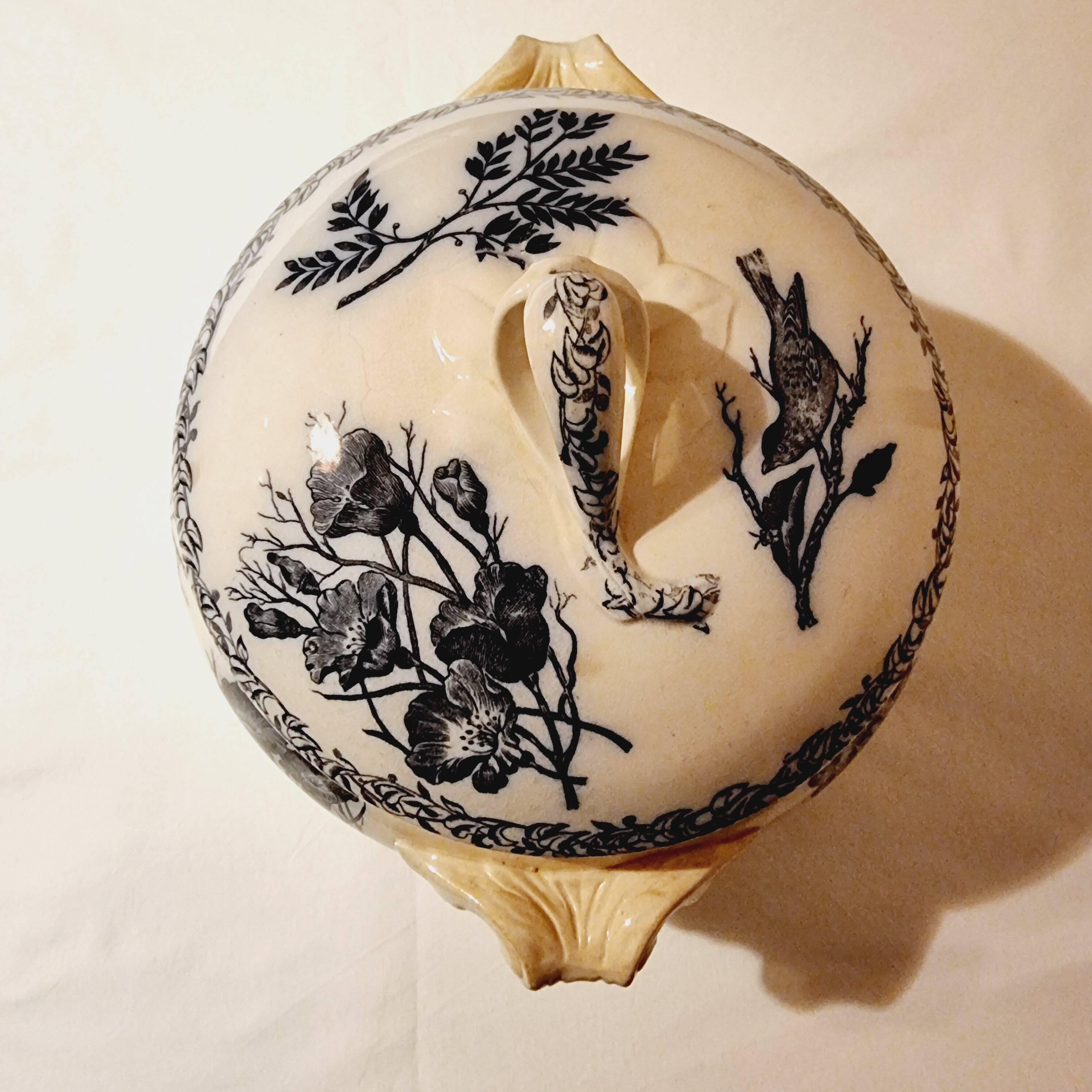 Antique Gien Translucent Porcelain Tureen in Gien Earthenware from 1900