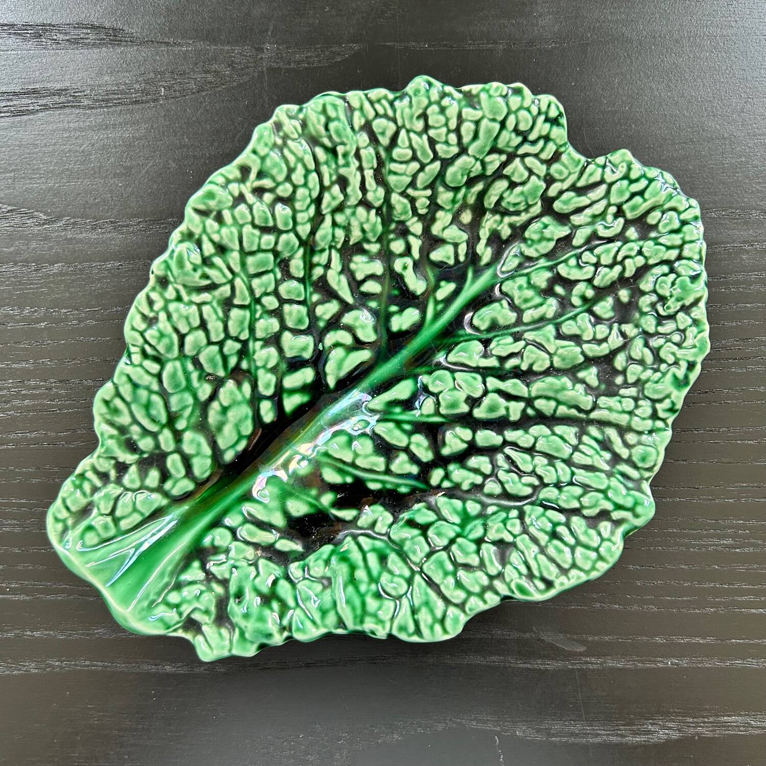 Plat feuille de choux en barbotine