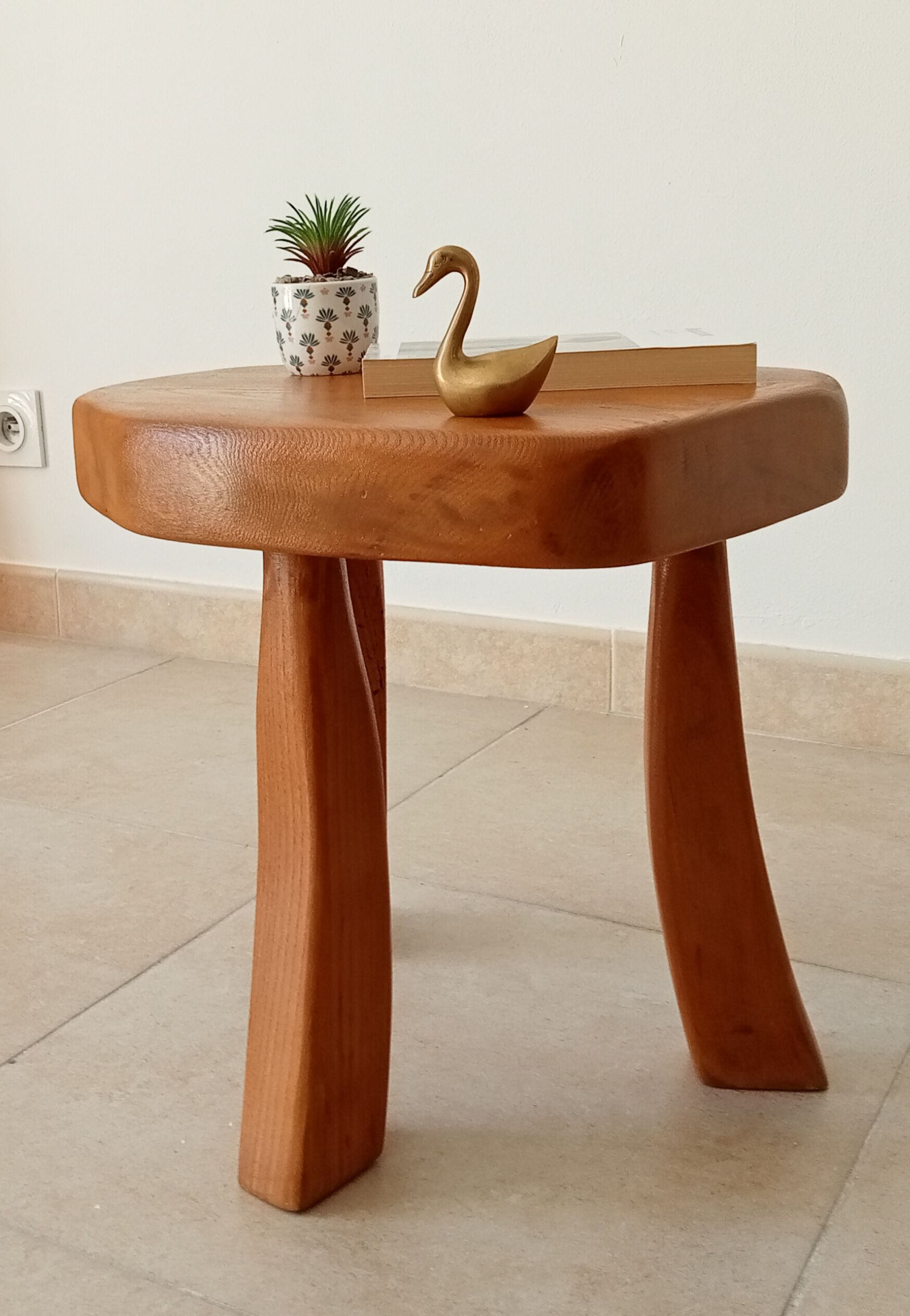 Vintage tripod brutalist side table in solid oak