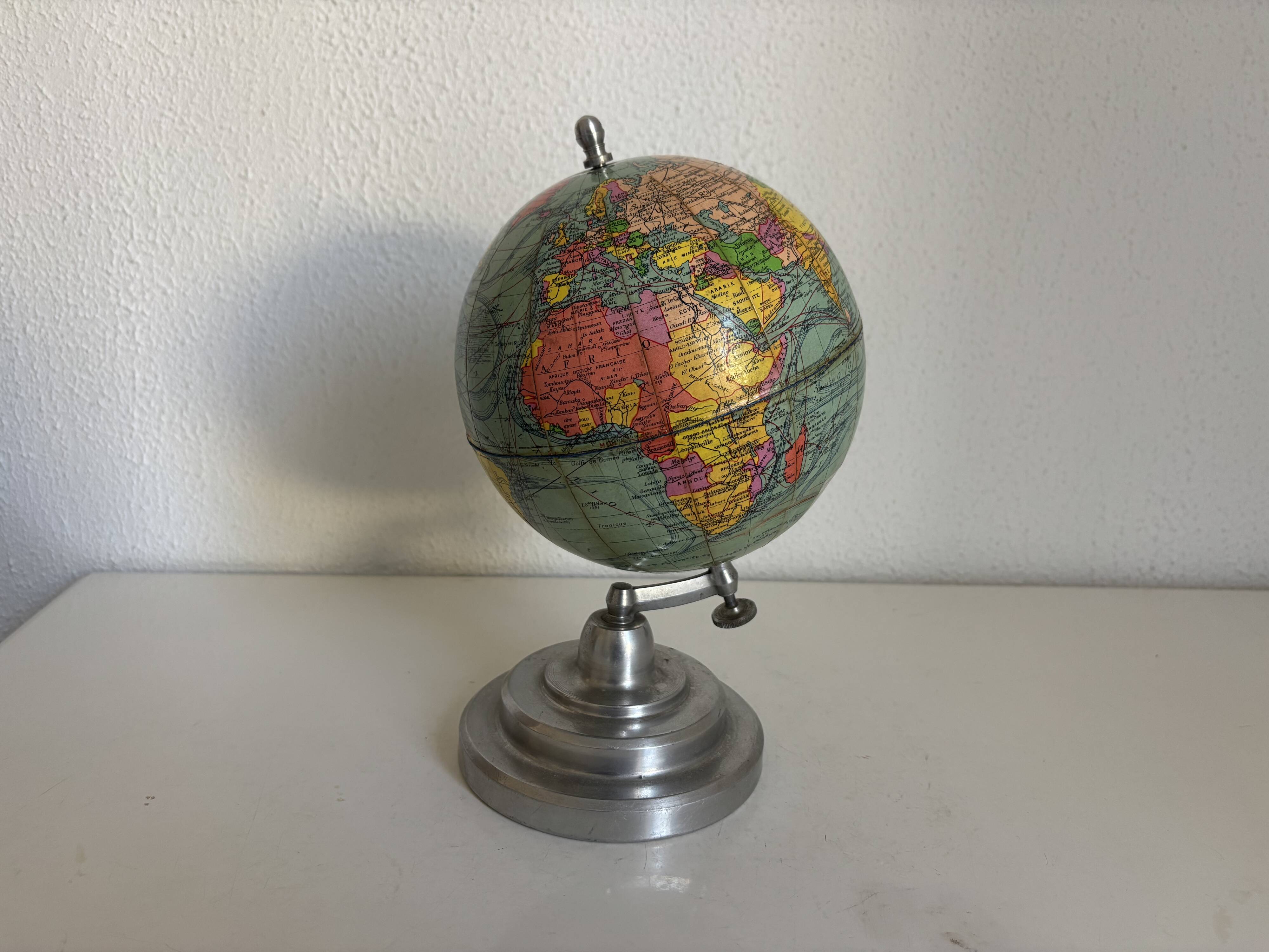 Vintage 1950 terrestrial globe by Girard Barrère Forest Thomas - 26 cm