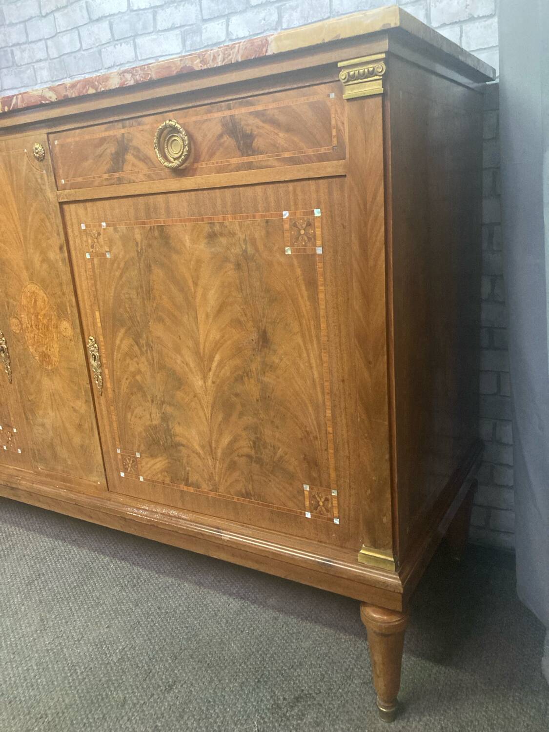 Buffet marqueté