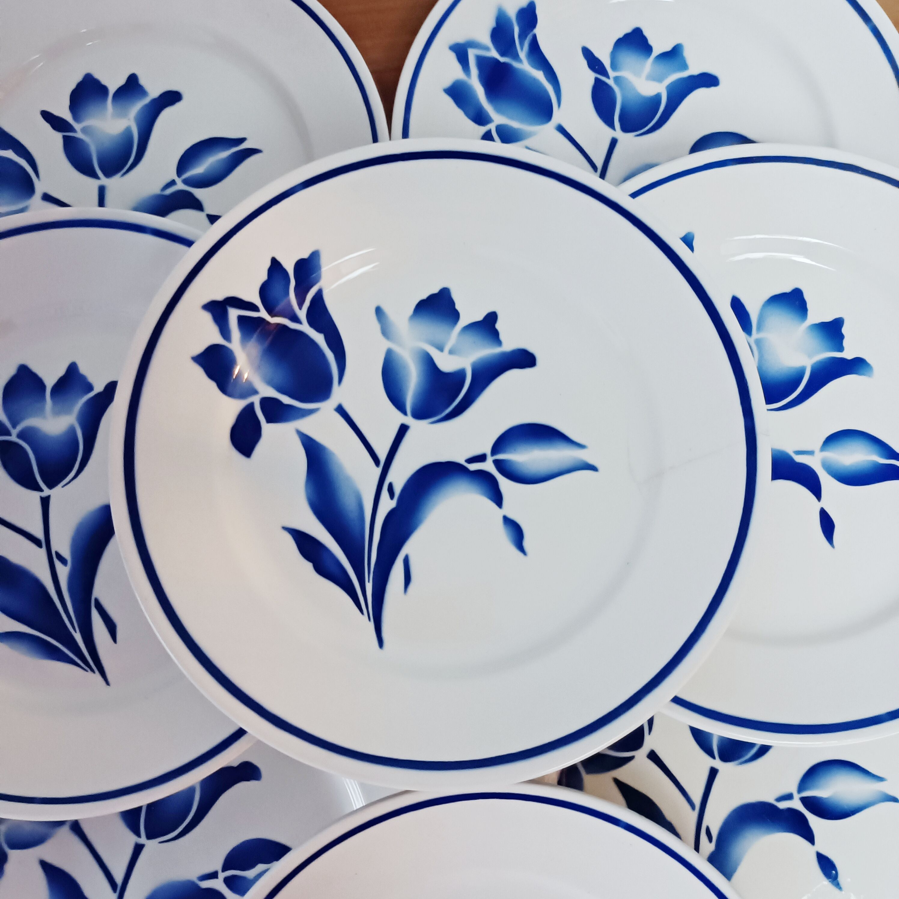 Lot de 8 assiettes plates Badonviller, Brétigny, fleurs bleues