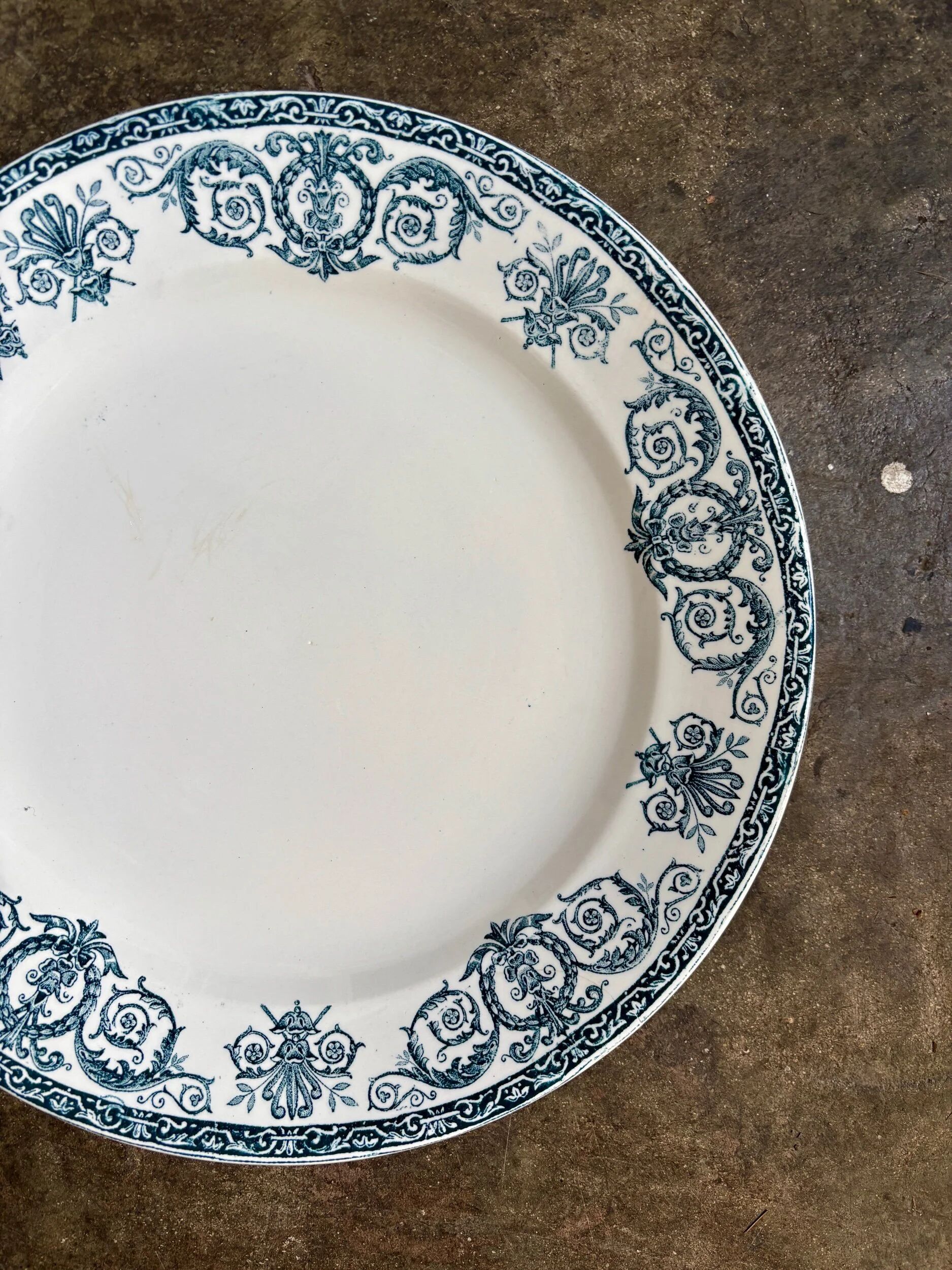 Round plate Léon Graves in ironstone, "Marie-Louise" service.