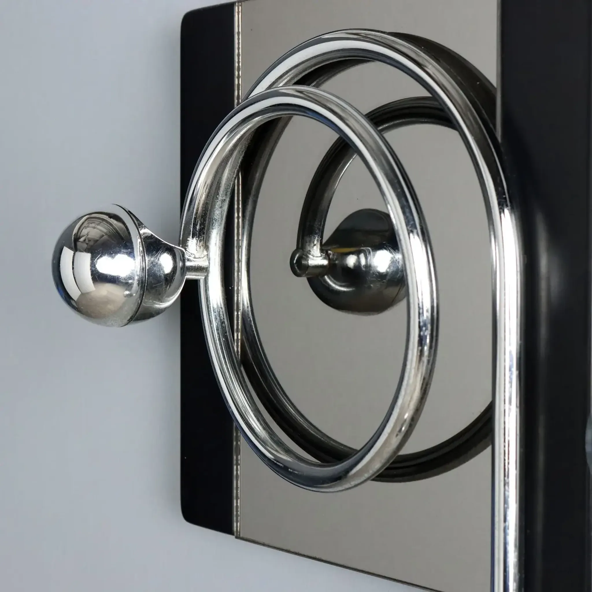 Vintage coat rack in chrome metal and plastic, Italian design from the 1970s.