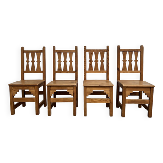 Série de 4 chaises en pin, années 70
