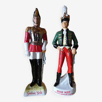 2 bouteilles liqueur en porcelaine-1 soldat irlandais et 1 garde royale italienne de collection