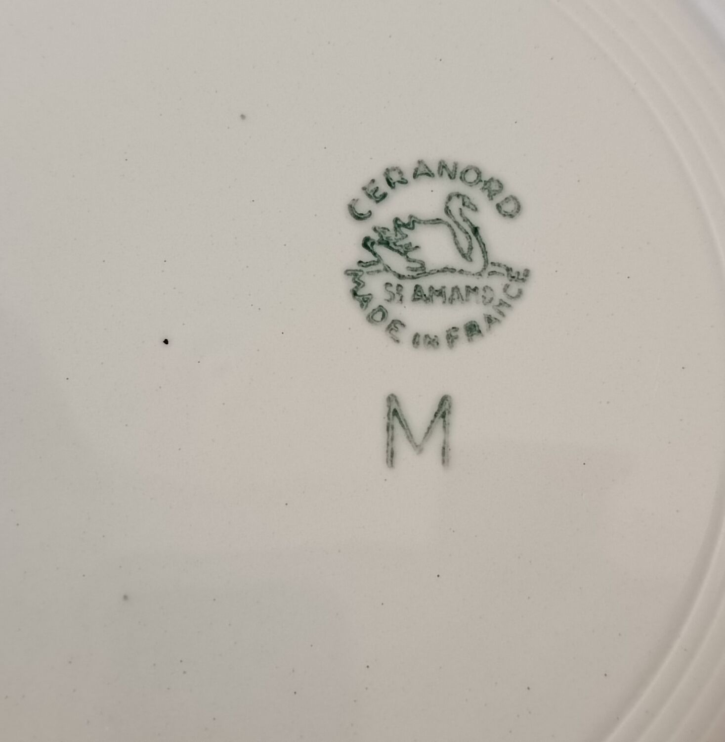 2 plates decorated with rooster, Céranord