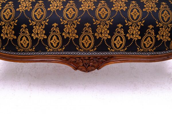 Petit canapé ancien de la fin du XIXe siècle, France. Après restauration.