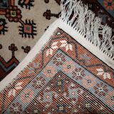 Tapis vintage fait main Berbère en laine bordeaux et blanc (81cm x 170cm)