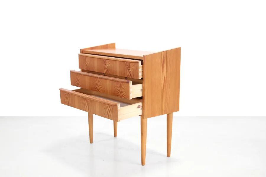 Commode en pin au design danois des années 1960