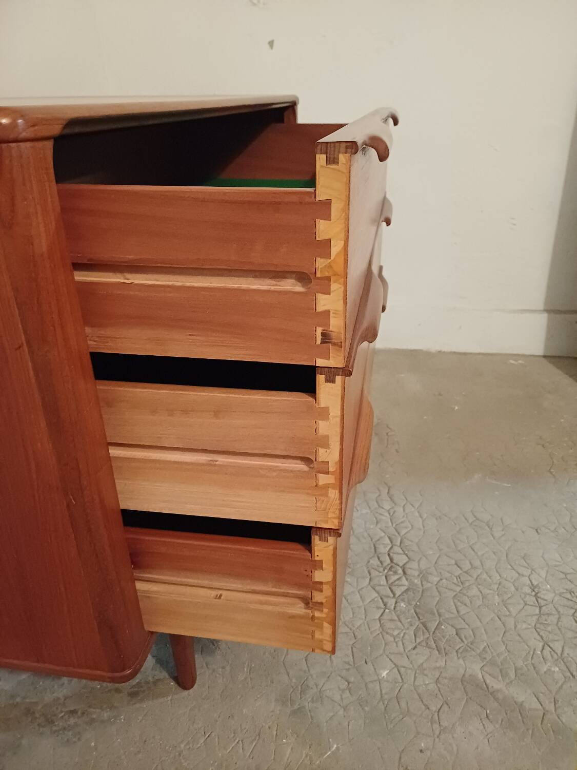 Commode scandinave en teck