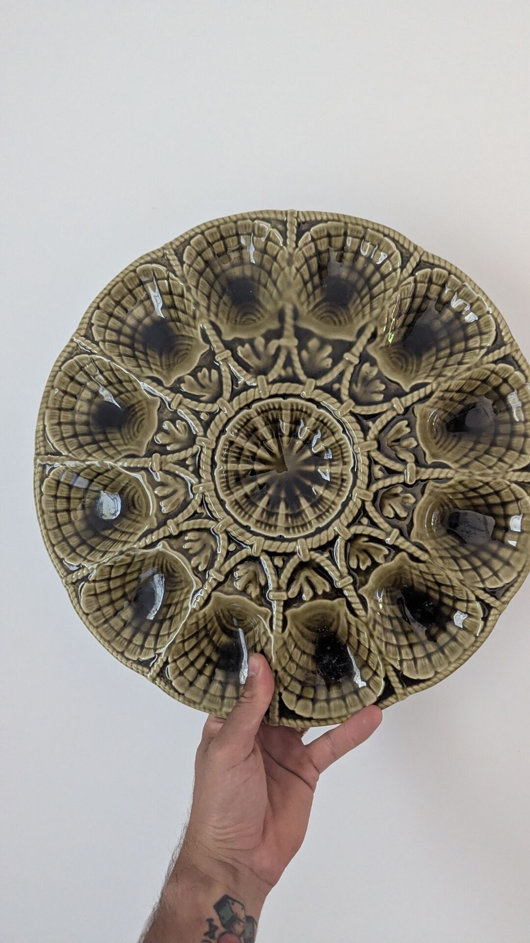 Oyster service Sarreguemines in barbotine – 12 plates + large bowl