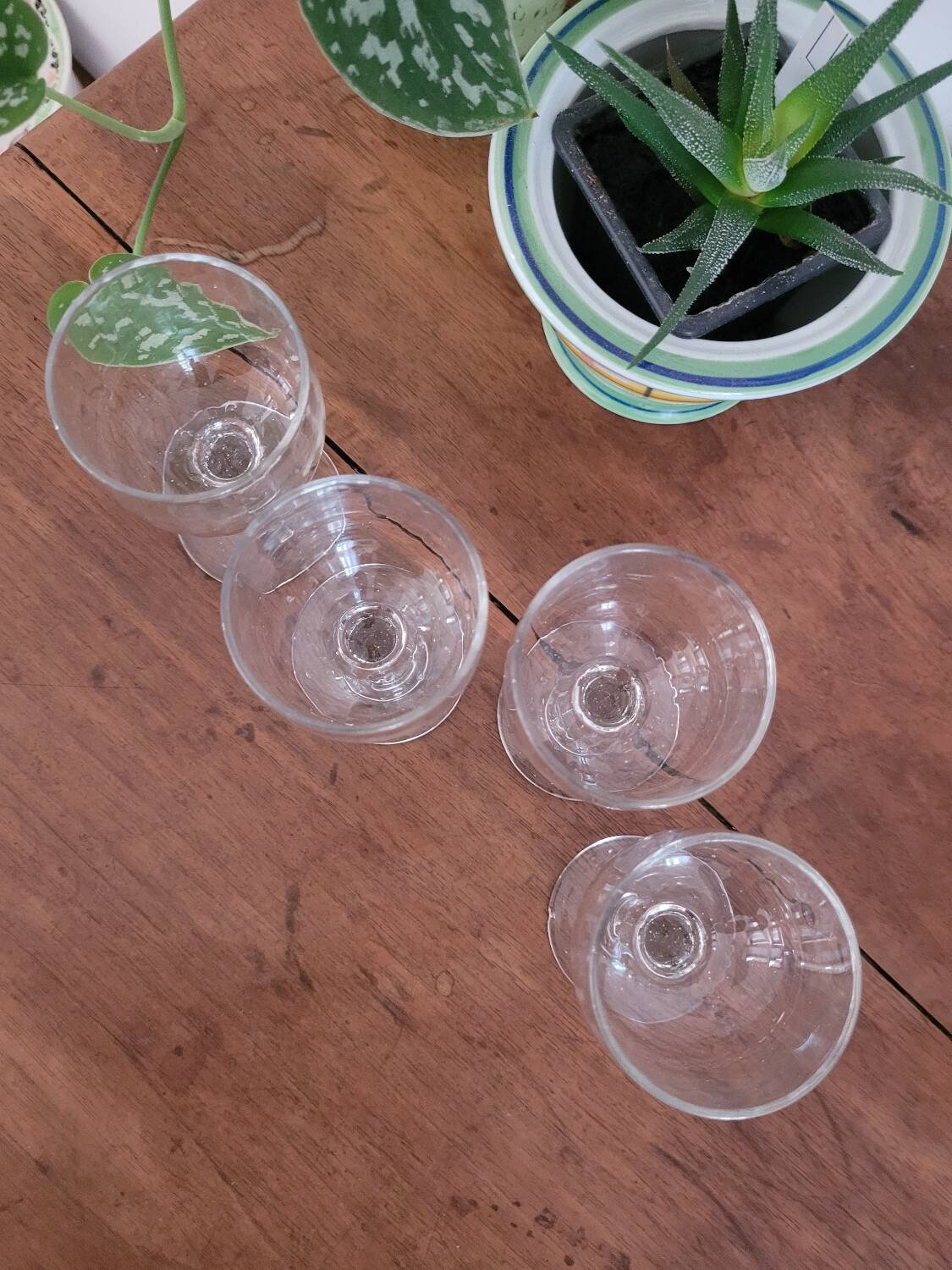 Set of 4 small stemmed glasses