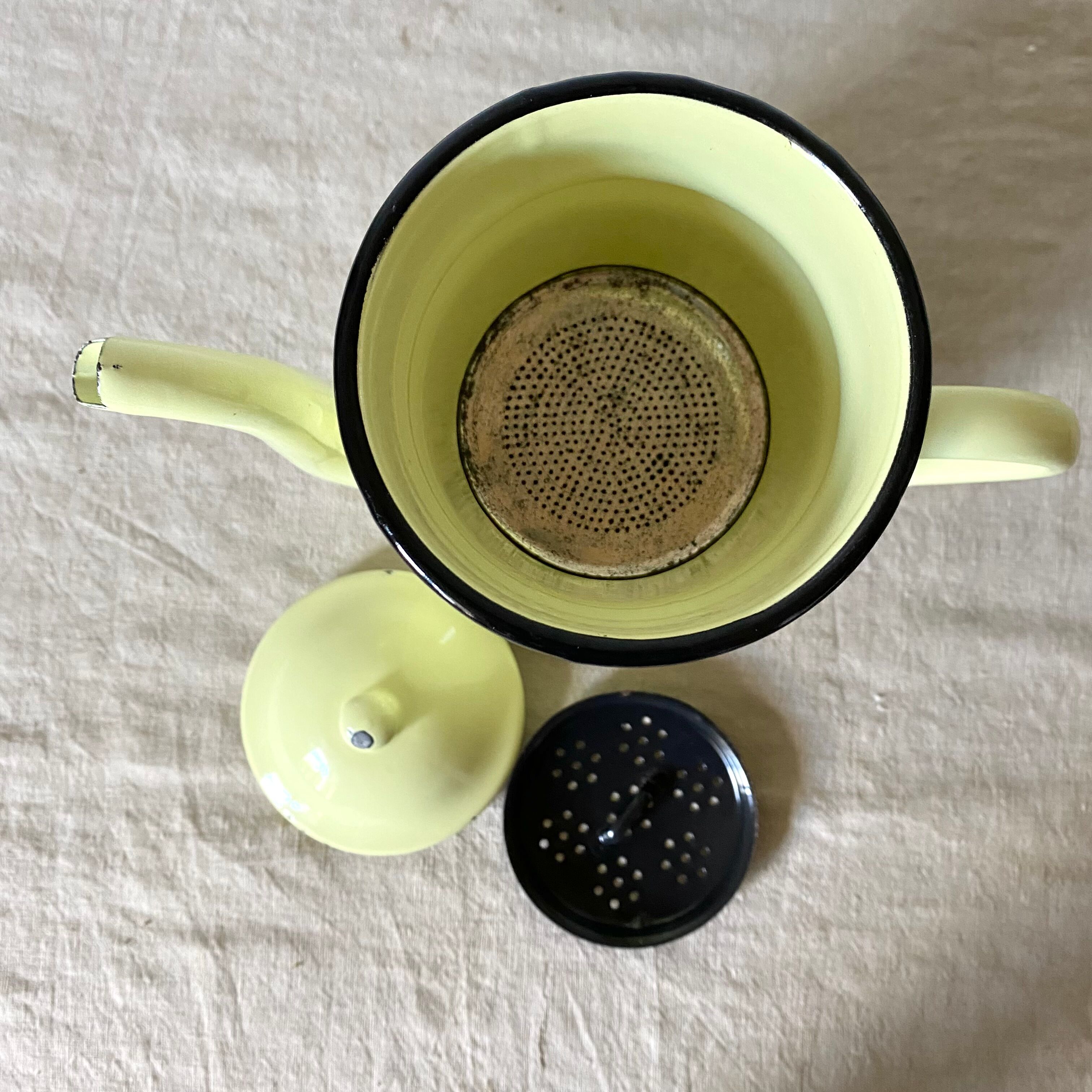 Cafetière en tôle émaillée