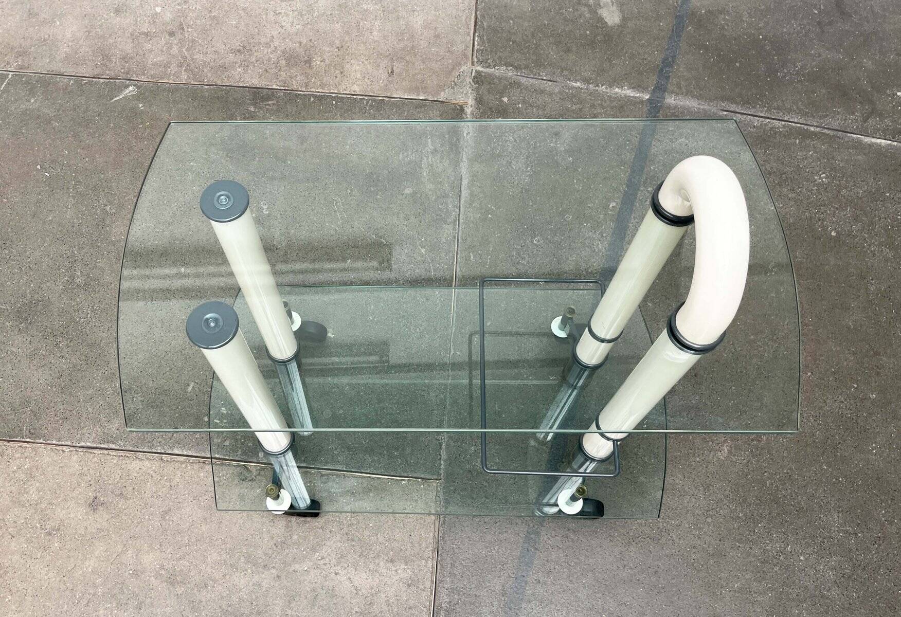 Postmodern Italian bar cart in glass and metal by Metalnova, 1980s.