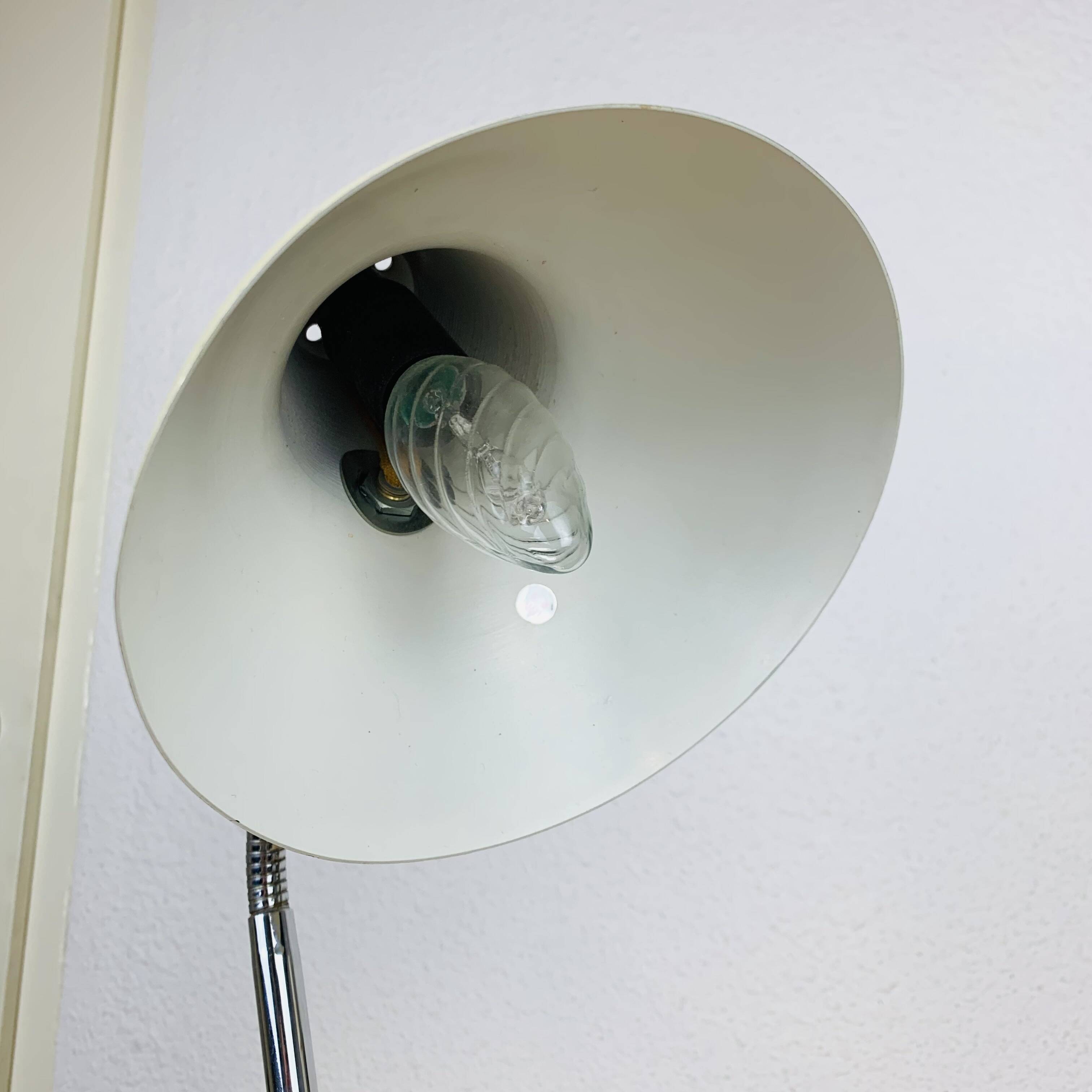 Lampe de bureau en métal beige, années 60