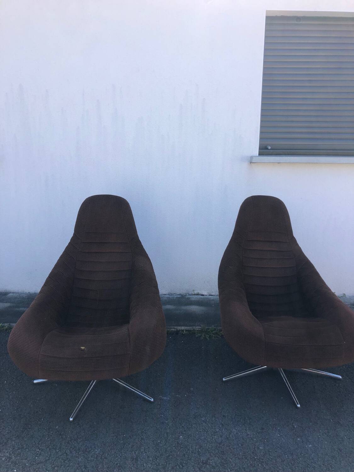 Pair of MoB Plastia back armchairs
