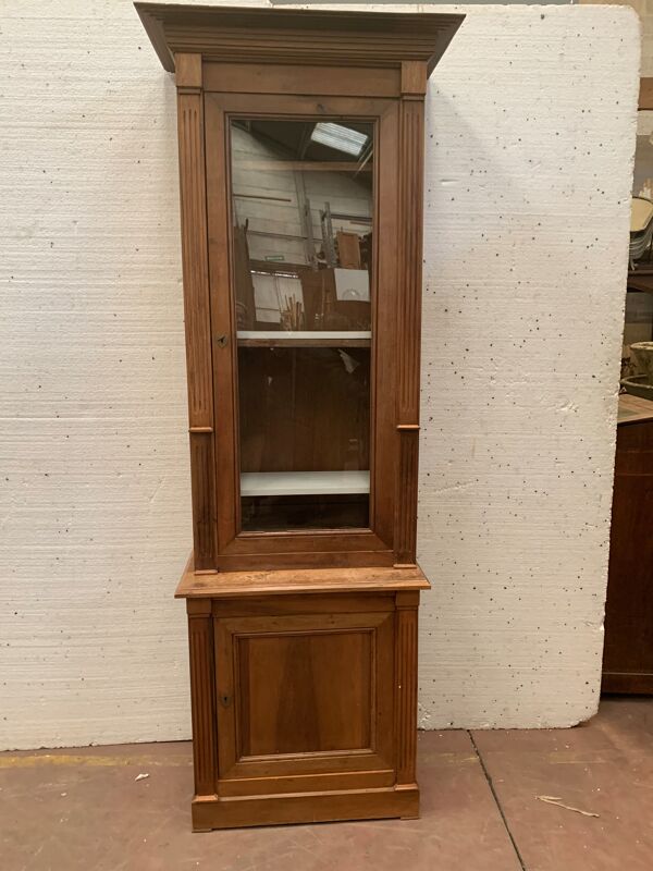 Vitrine en deux corps de style Directoire en noyer massif xx siècle