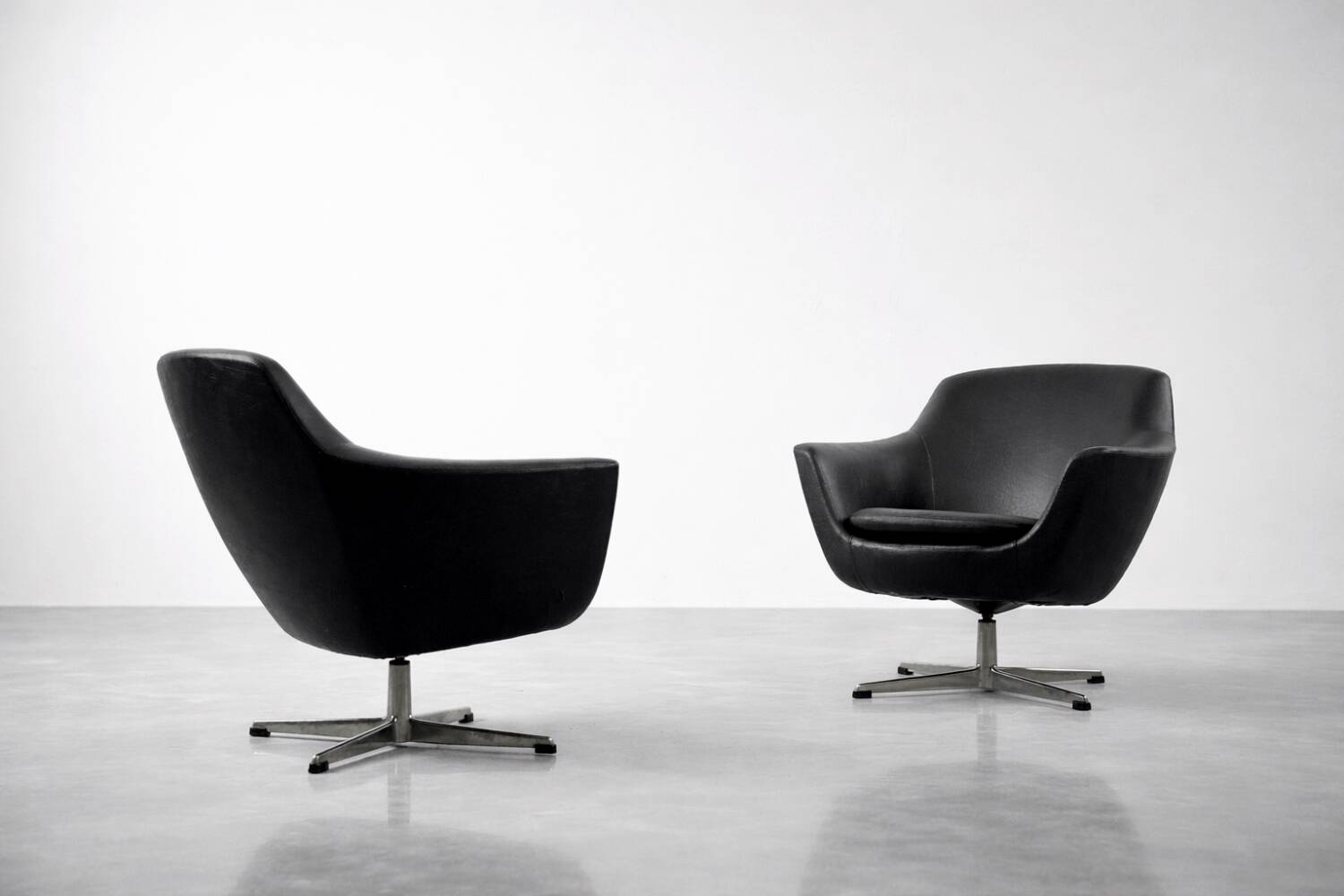 Vintage Mid-Century Scandinavian Modern Black Swivel Chairs, Set of 2